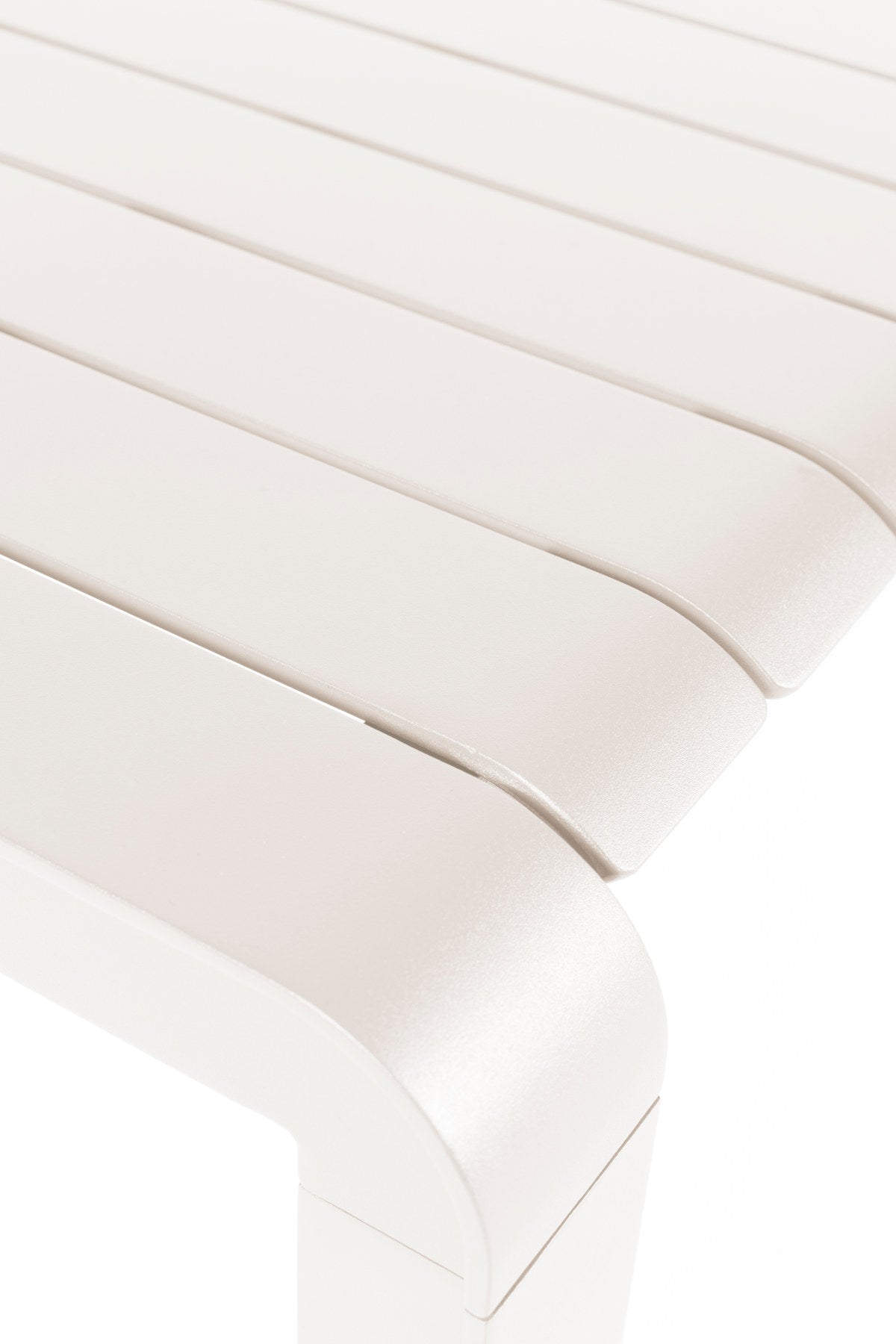 Gartenbank Vondel in Weiss präsentiert im Onlineshop von KAQTU Design AG. Gartenbank ist von Zuiver