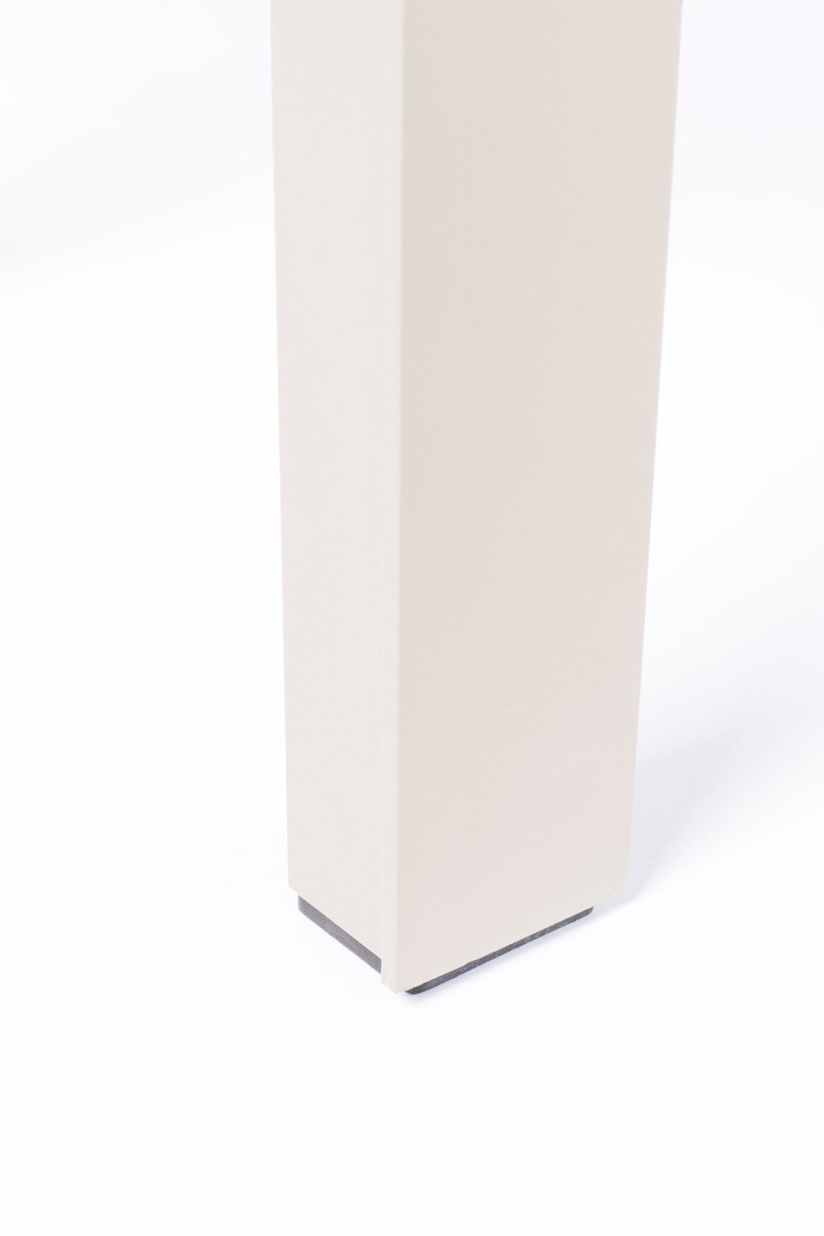 Gartenbank Vondel in Weiss präsentiert im Onlineshop von KAQTU Design AG. Gartenbank ist von Zuiver