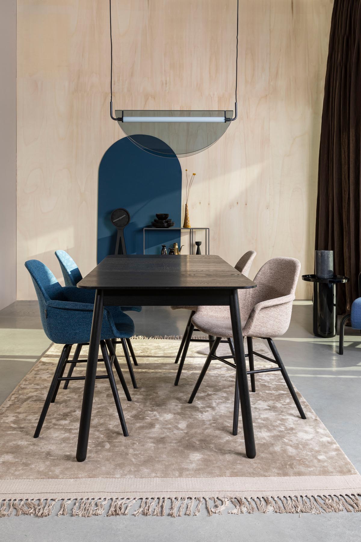Tisch Glimps in Schwarz präsentiert im Onlineshop von KAQTU Design AG. Esstisch ist von Zuiver