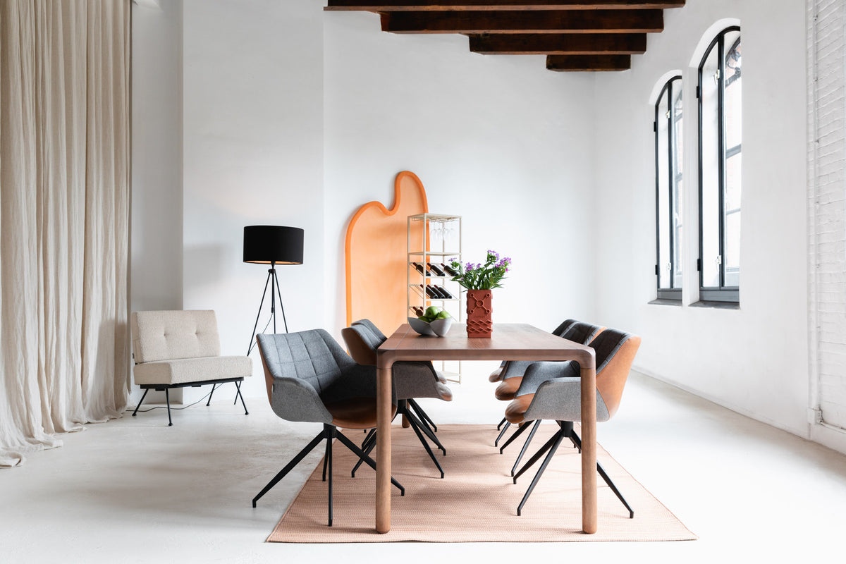 Tisch Storm in Braun präsentiert im Onlineshop von KAQTU Design AG. Esstisch ist von Zuiver