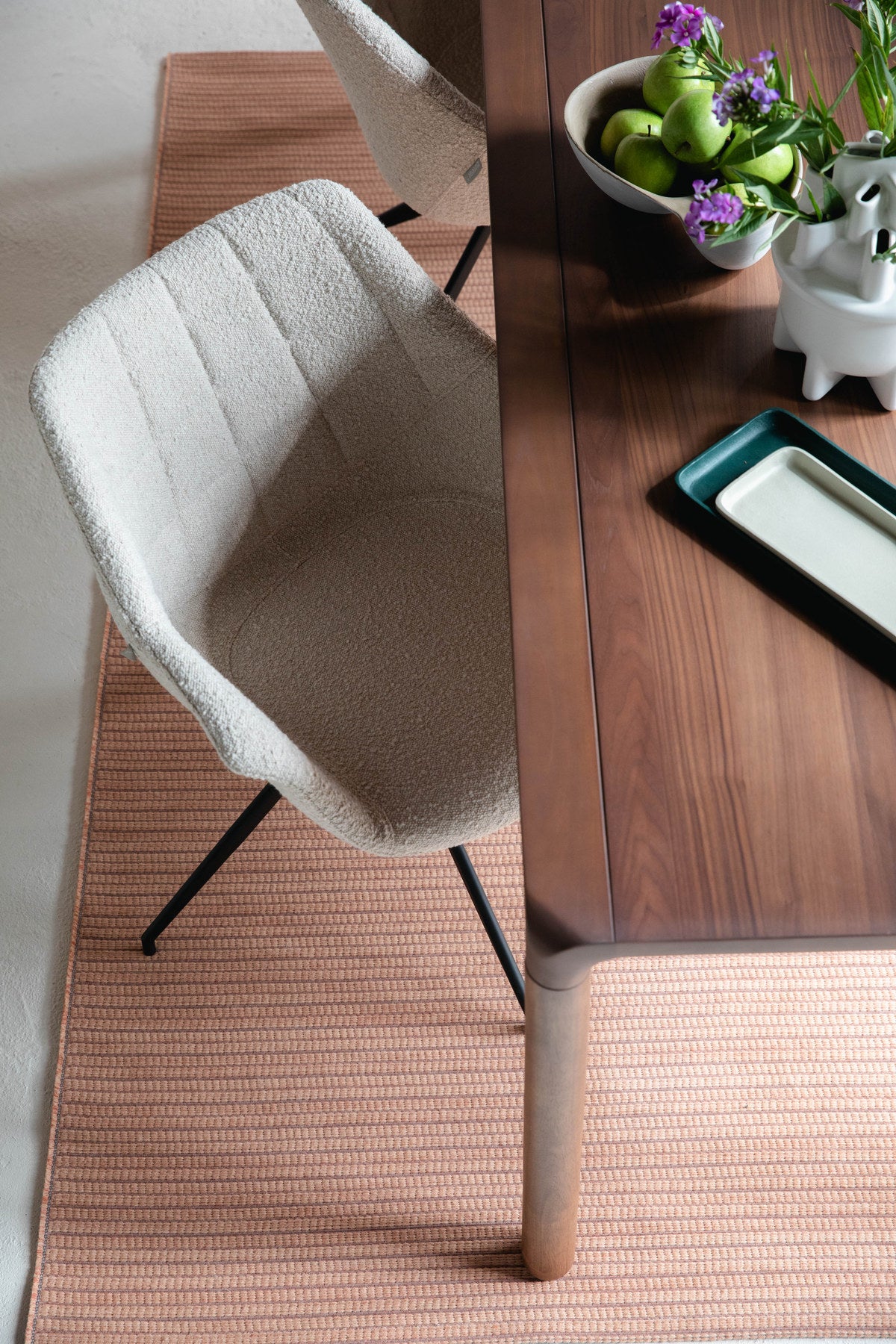 Tisch Storm in Braun präsentiert im Onlineshop von KAQTU Design AG. Esstisch ist von Zuiver