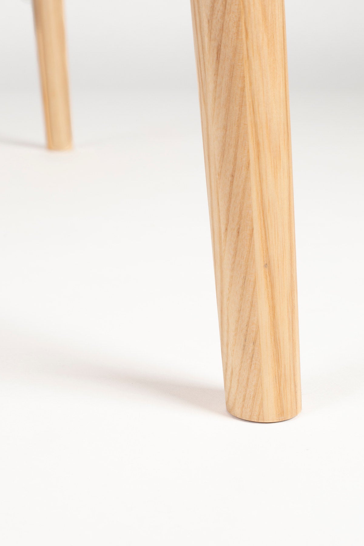 Twist Tisch rund 120/160 Eiche in beige präsentiert im Onlineshop von KAQTU Design AG. Esstisch ist von Zuiver