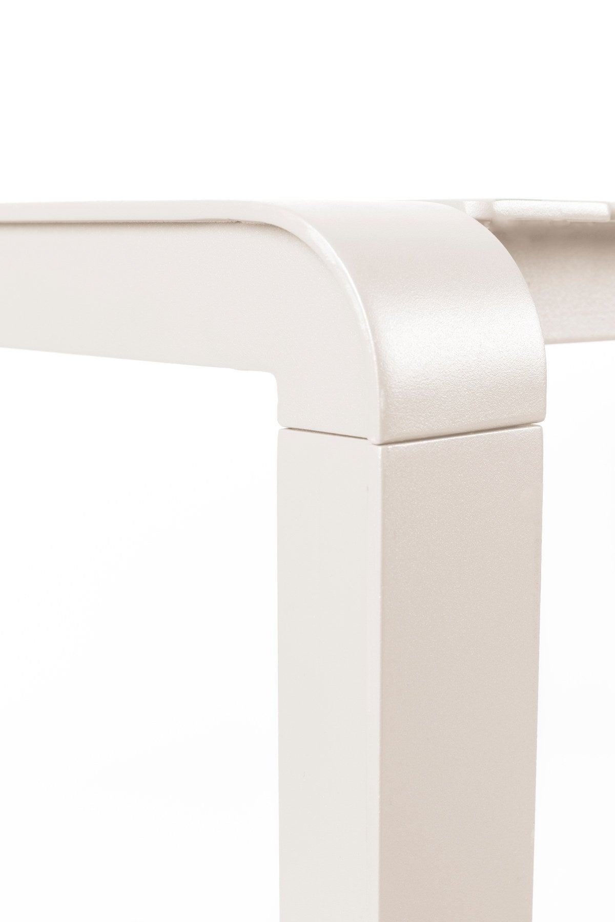 Gartentisch Vondel in Weiss präsentiert im Onlineshop von KAQTU Design AG. Gartentisch ist von Zuiver