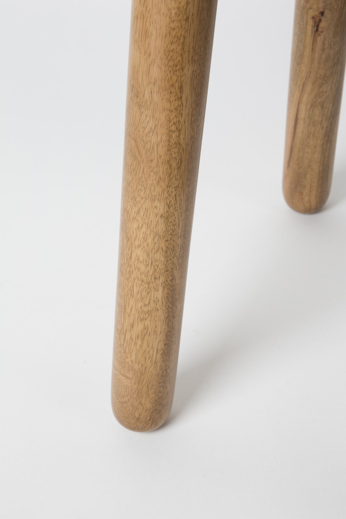 Beistelltisch Dendron in Natur präsentiert im Onlineshop von KAQTU Design AG. Couchtisch ist von Zuiver