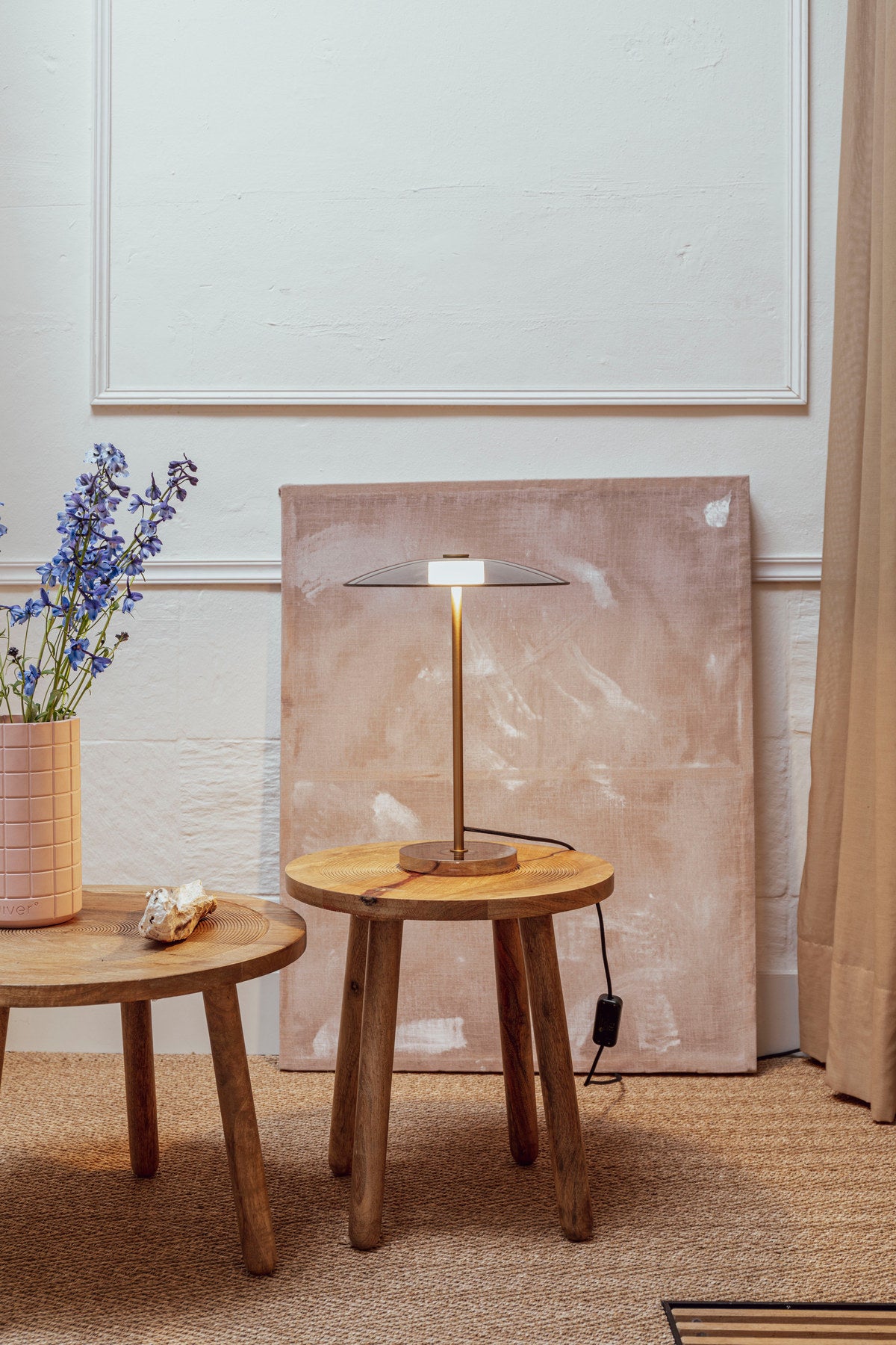 Beistelltisch Dendron in Natur präsentiert im Onlineshop von KAQTU Design AG. Couchtisch ist von Zuiver