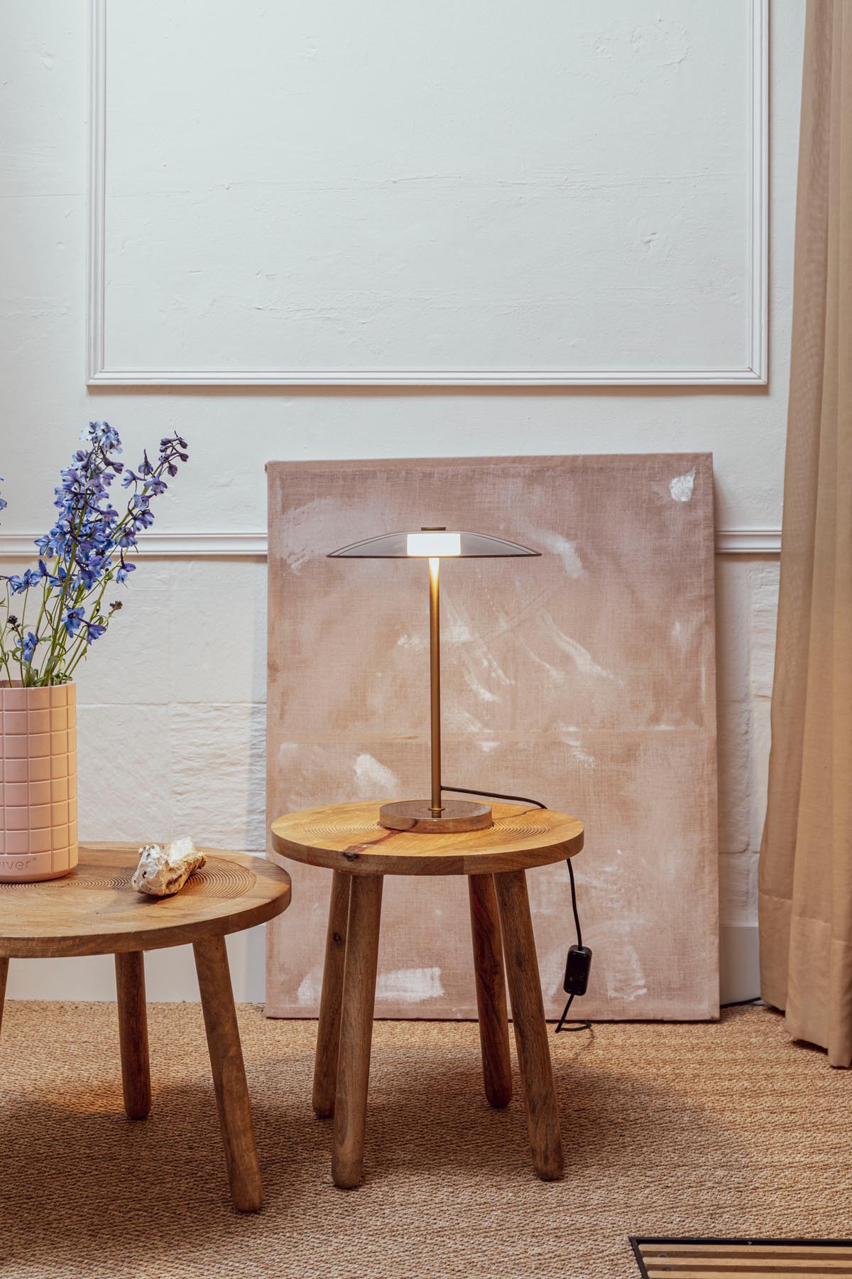 Beistelltisch Dendron in Natur präsentiert im Onlineshop von KAQTU Design AG. Couchtisch ist von Zuiver