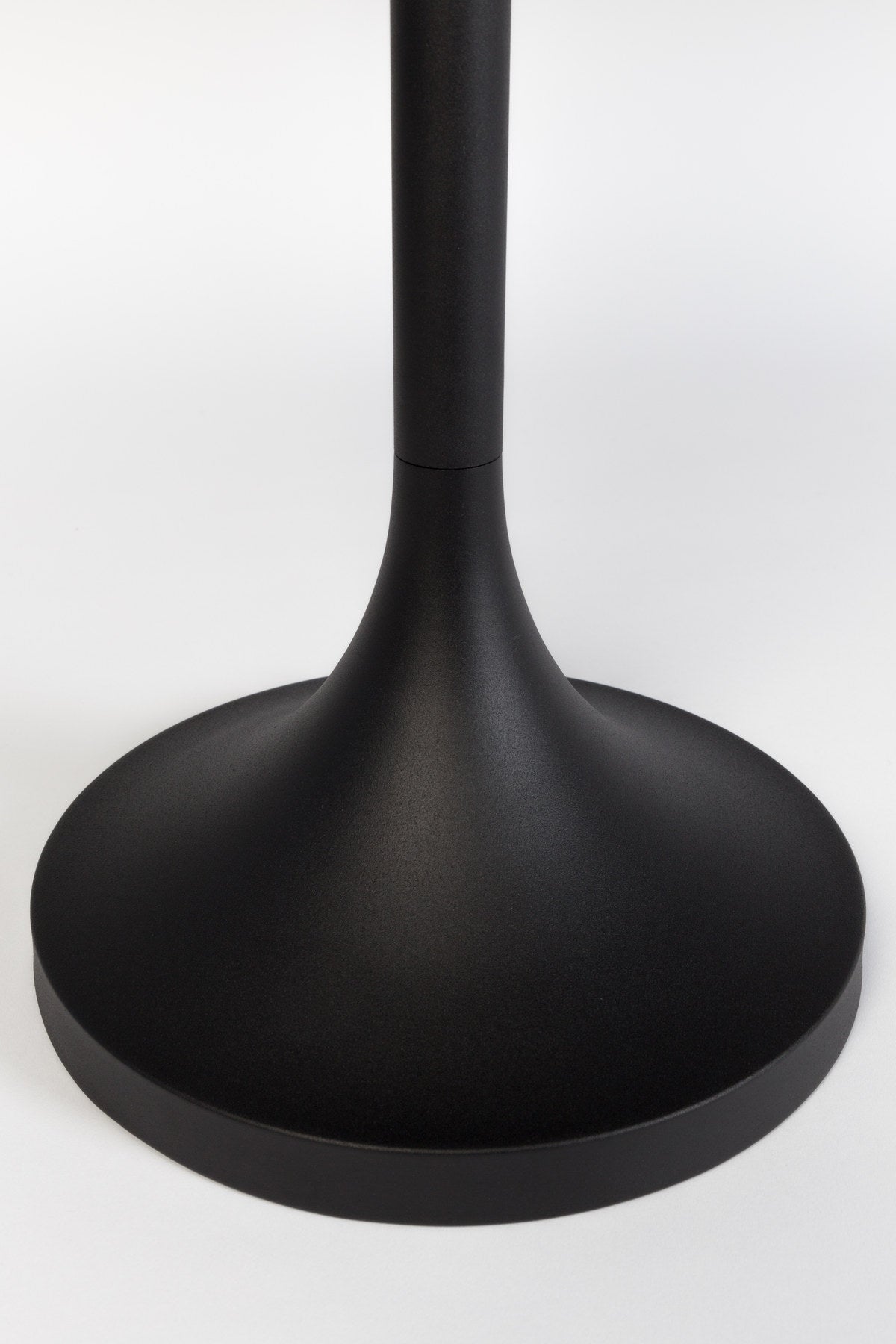 Beistelltisch Jason in Schwarz präsentiert im Onlineshop von KAQTU Design AG. Couchtisch ist von Zuiver