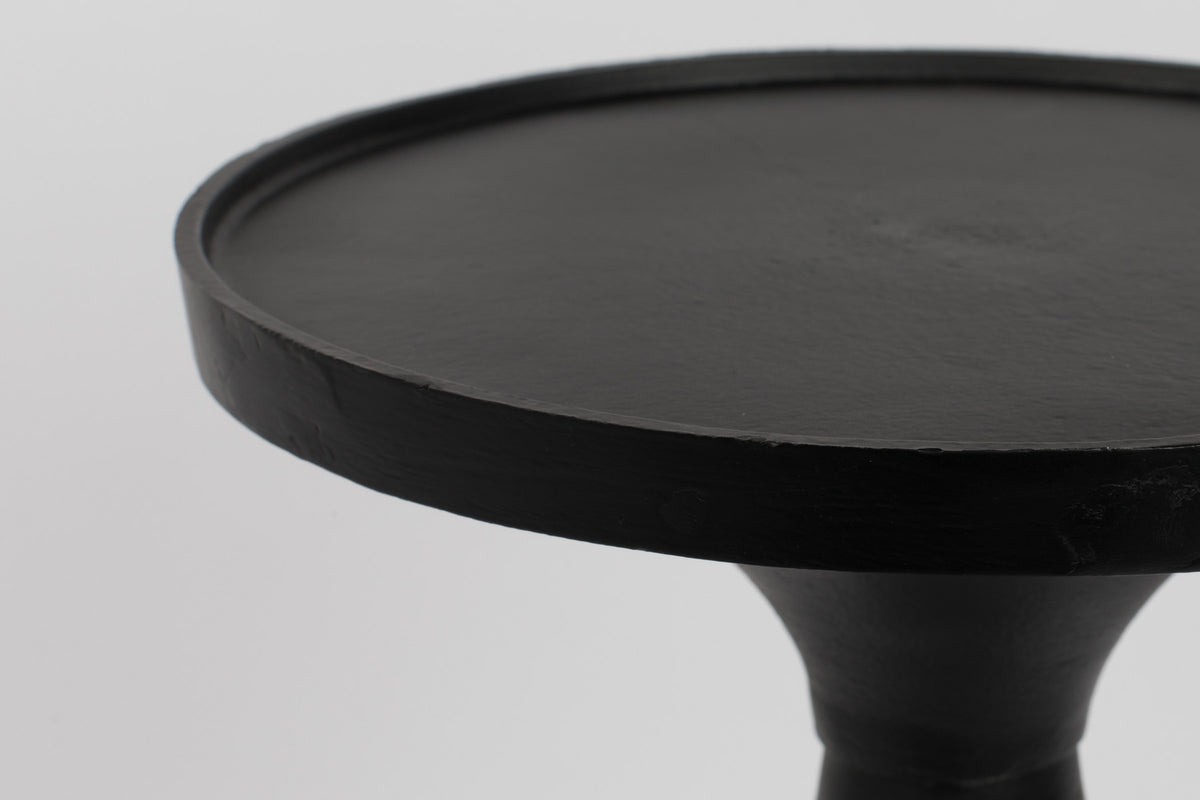 Beistelltisch Floss in Schwarz präsentiert im Onlineshop von KAQTU Design AG. Beistelltisch ist von Zuiver