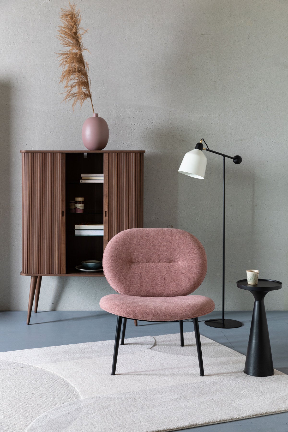 Beistelltisch Floss in Schwarz präsentiert im Onlineshop von KAQTU Design AG. Beistelltisch ist von Zuiver