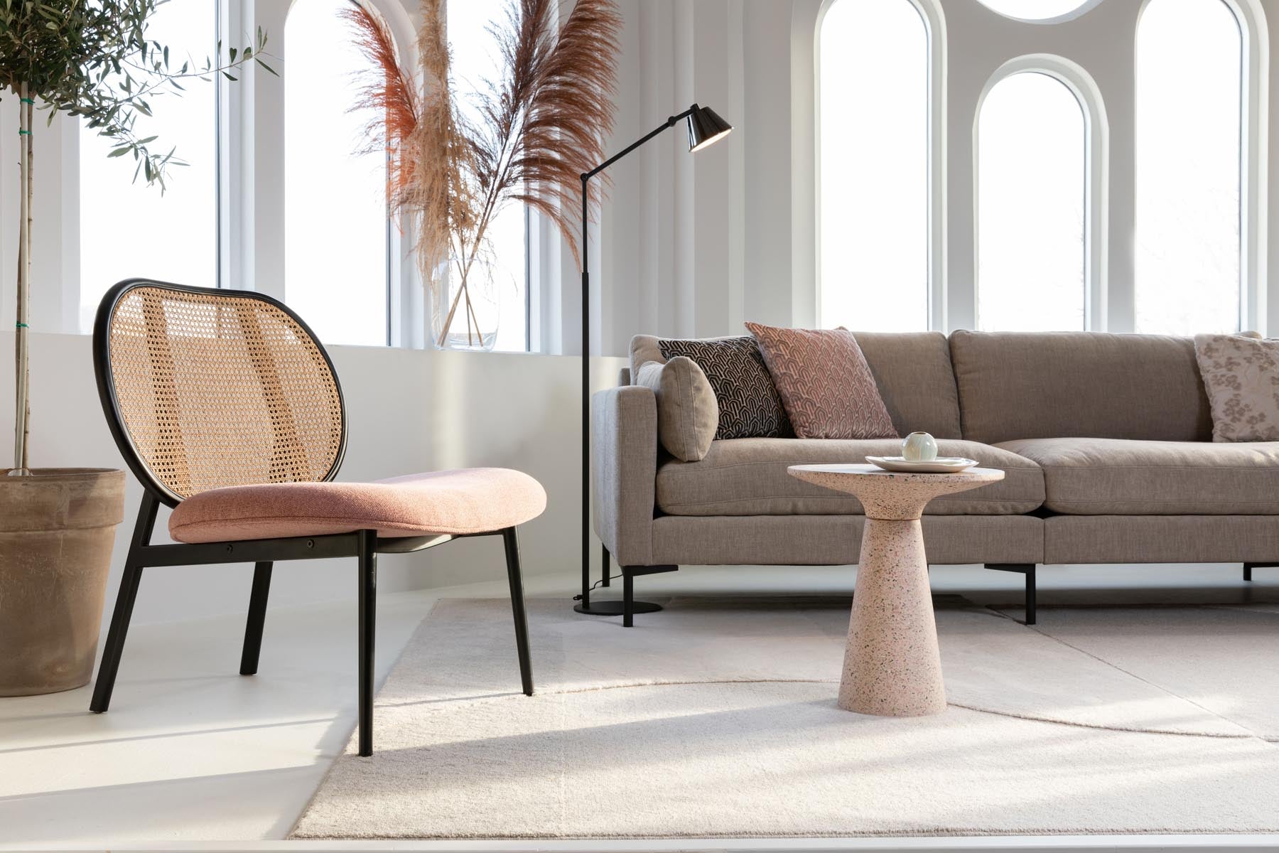 Beistelltisch Victoria in Pink präsentiert im Onlineshop von KAQTU Design AG. Beistelltisch ist von Zuiver