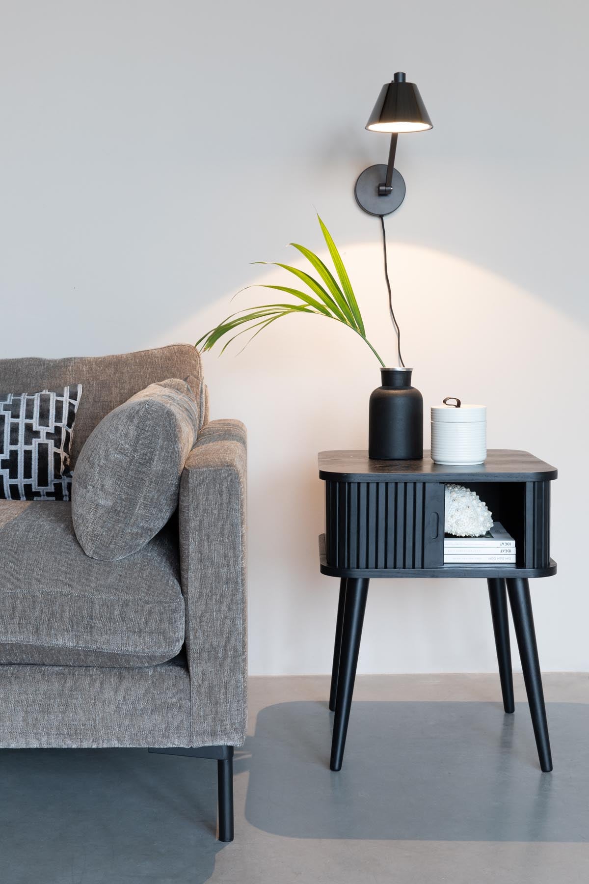 Beistelltisch Barbier in Schwarz präsentiert im Onlineshop von KAQTU Design AG. Beistelltisch ist von Zuiver