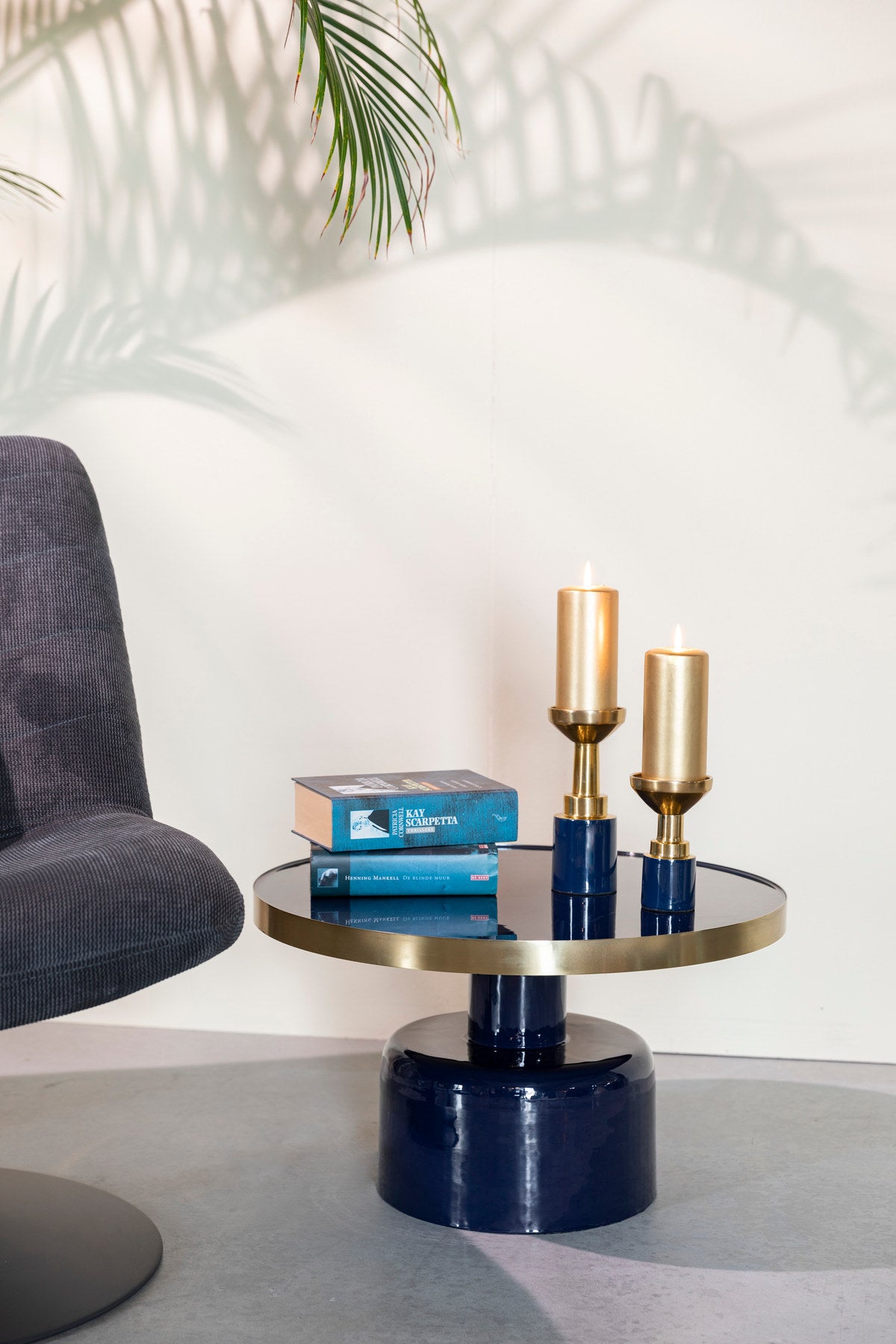 Beistelltisch Glam in Blau präsentiert im Onlineshop von KAQTU Design AG. Couchtisch ist von Zuiver