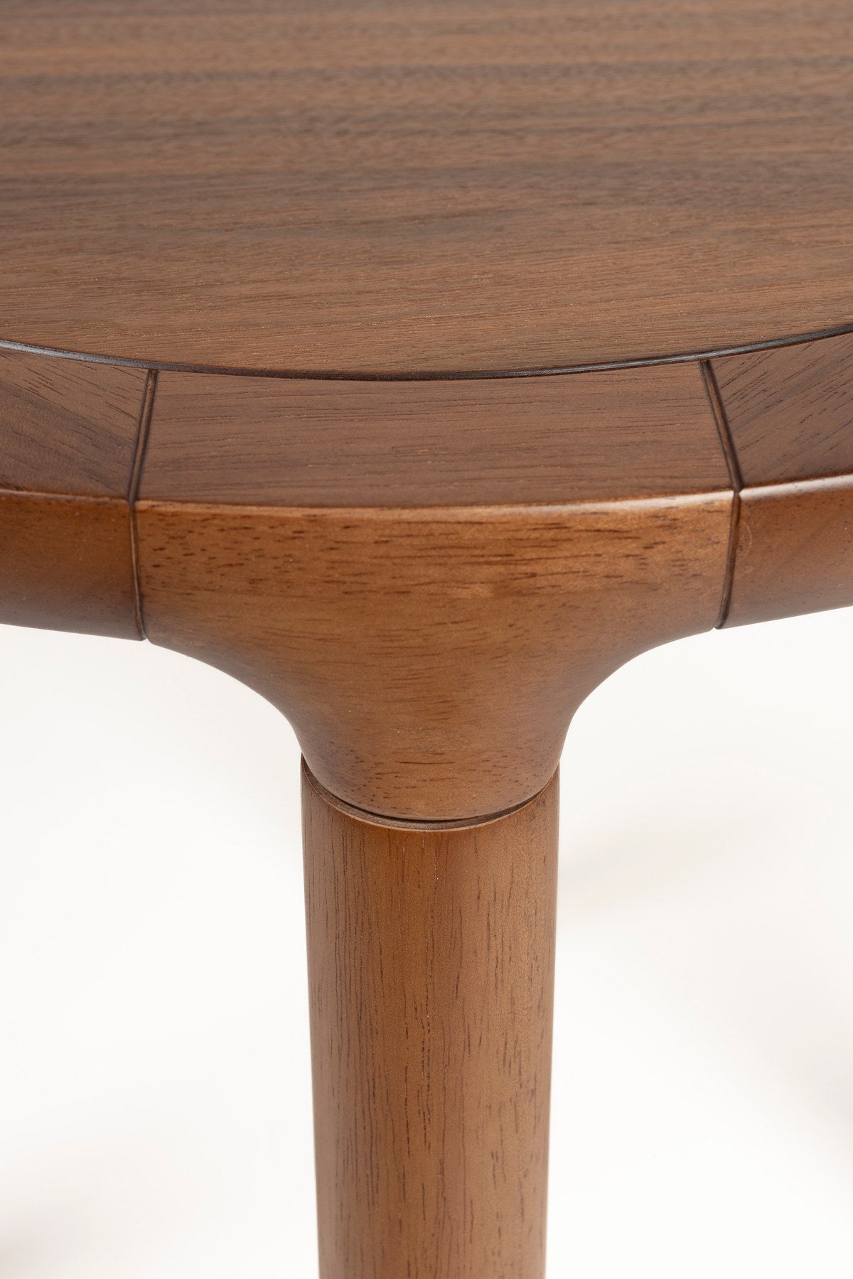 Coffee Tisch Storm in Braun präsentiert im Onlineshop von KAQTU Design AG. Couchtisch ist von Zuiver