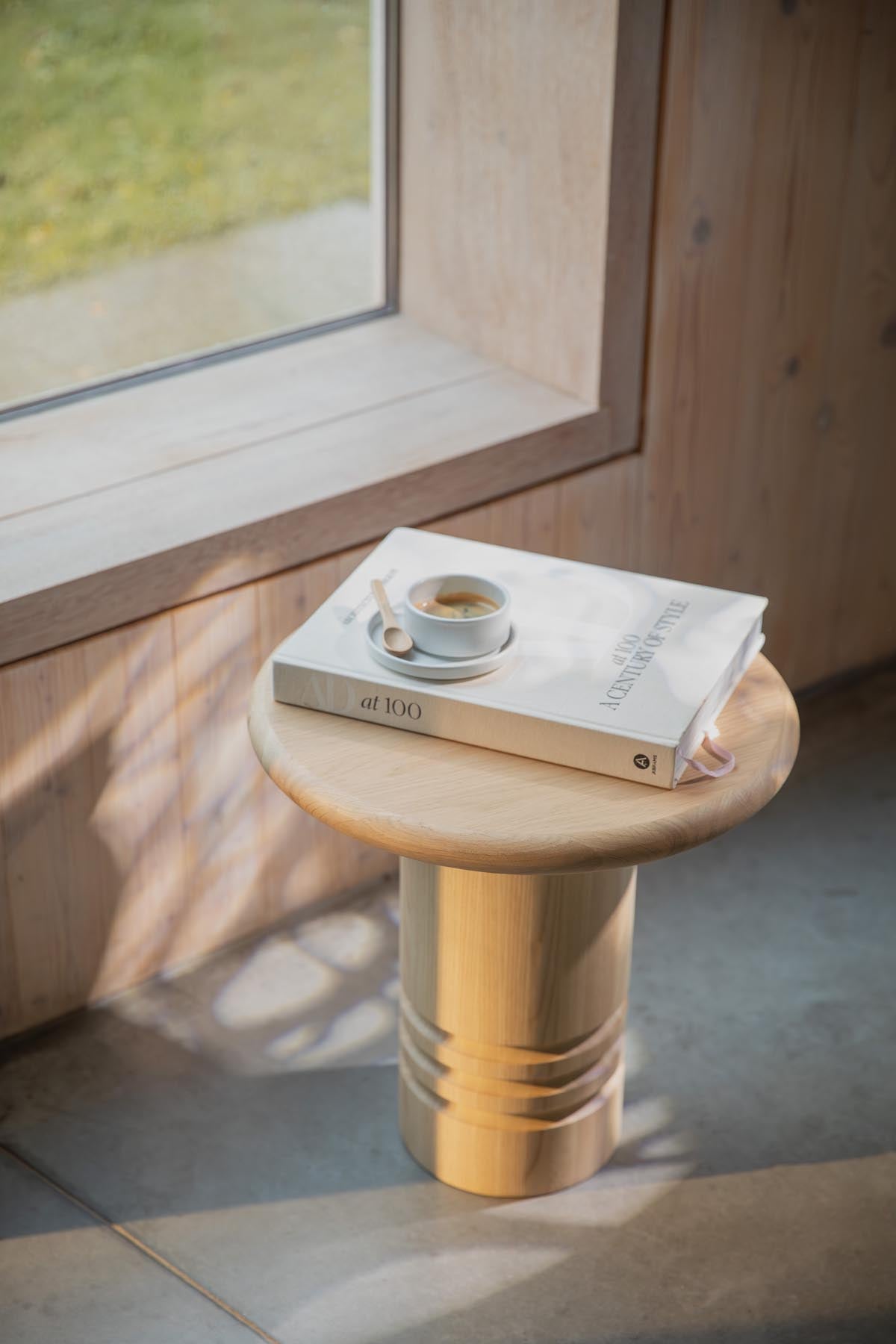 Chunk Beistelltisch in beige präsentiert im Onlineshop von KAQTU Design AG. Beistelltisch ist von Zuiver