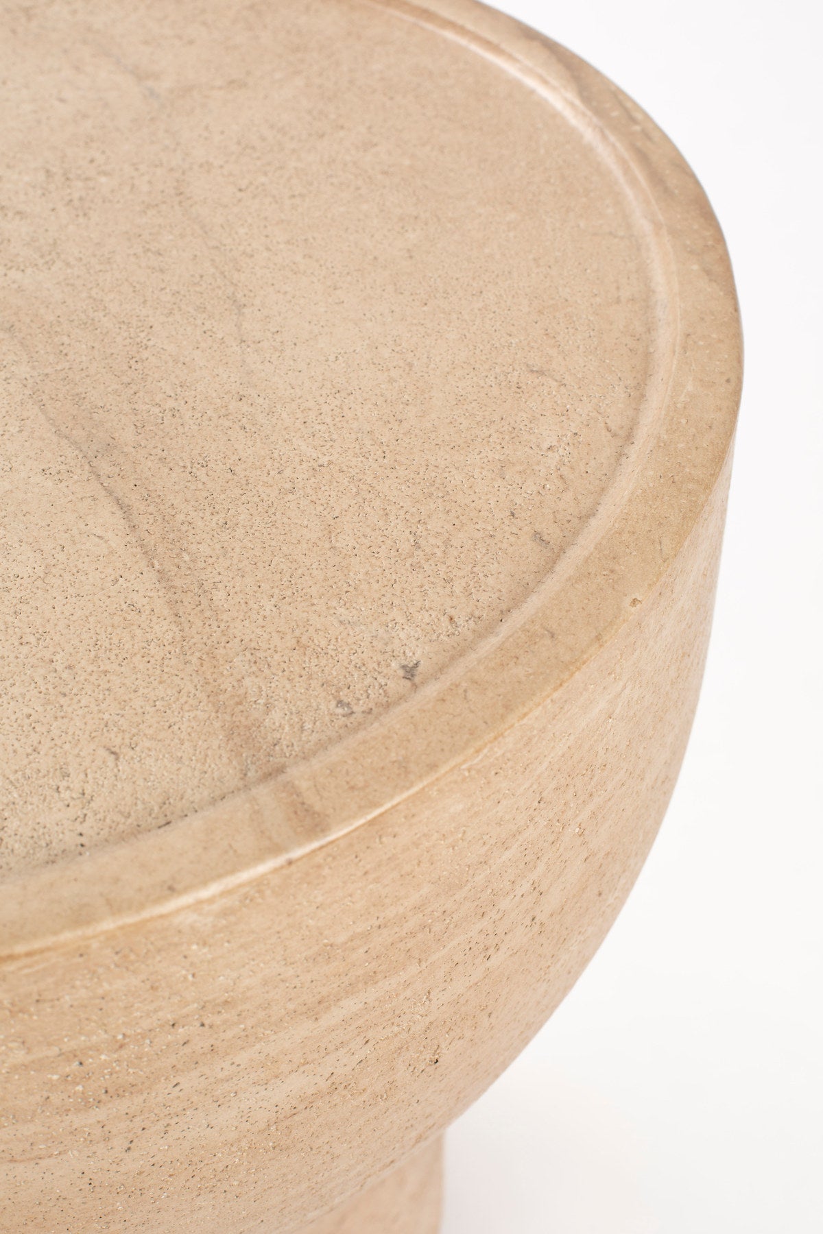 Edler Beistelltisch Oval in beige präsentiert im Onlineshop von KAQTU Design AG. Beistelltisch ist von Zuiver