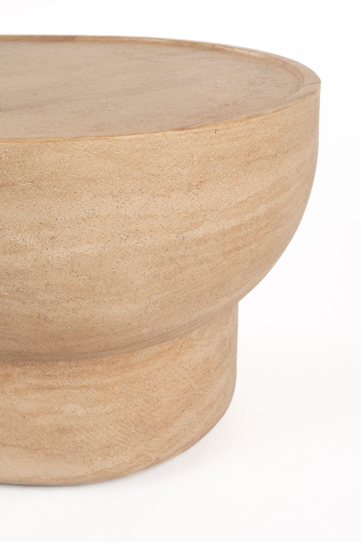 Edler Couchtisch Oval in beige präsentiert im Onlineshop von KAQTU Design AG. Couchtisch ist von Zuiver