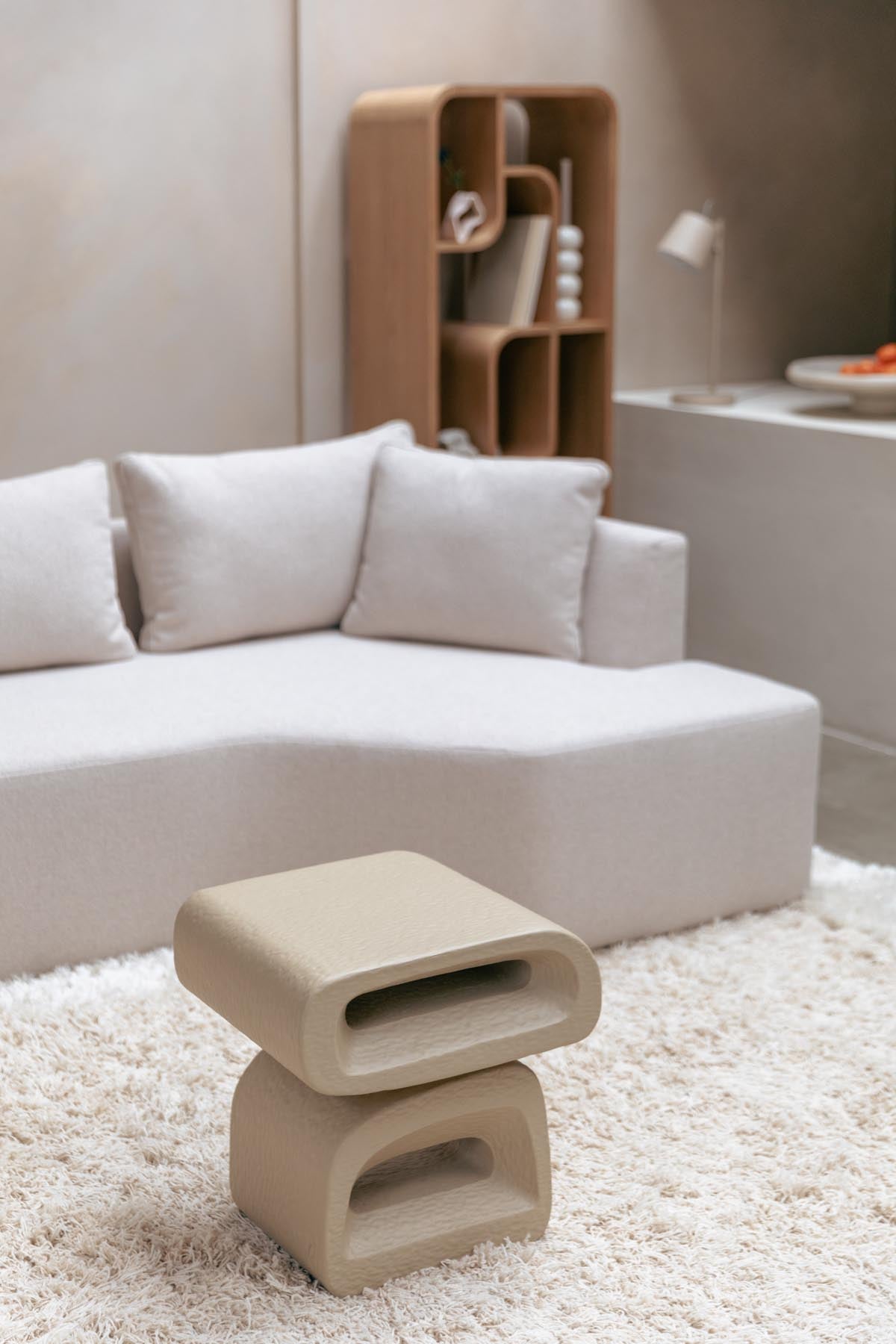 Eddy Beistelltisch in beige präsentiert im Onlineshop von KAQTU Design AG. Beistelltisch ist von Zuiver