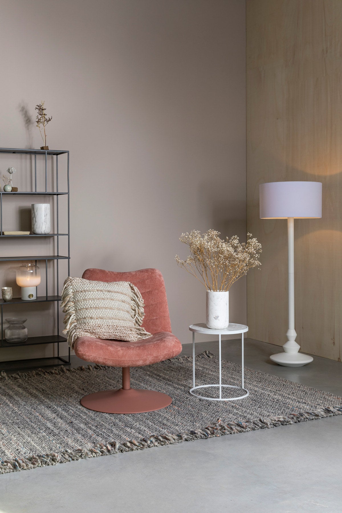 Lounge Sessel Bubba in Rosa präsentiert im Onlineshop von KAQTU Design AG. Sessel ist von Zuiver