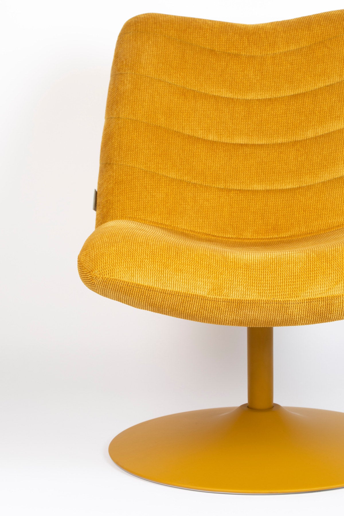 Lounge Sessel Bubba in Gelb präsentiert im Onlineshop von KAQTU Design AG. Sessel ist von Zuiver