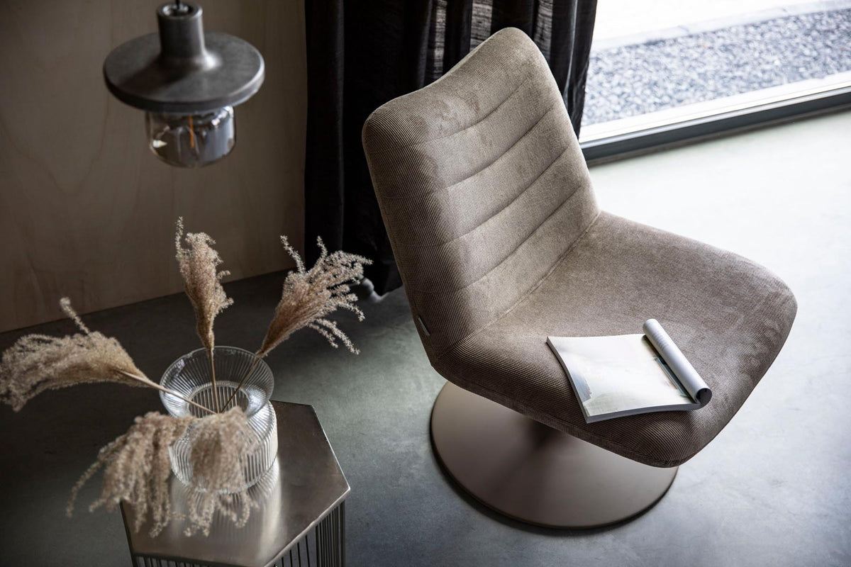 Lounge Sessel Bubba in beige präsentiert im Onlineshop von KAQTU Design AG. Sessel ist von Zuiver