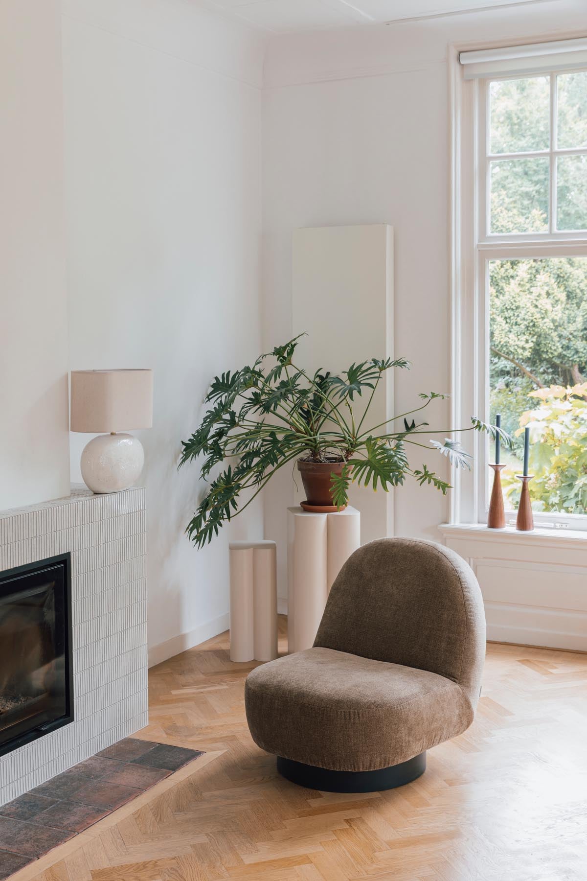 Sessel EDEN in Moos / Schwarz präsentiert im Onlineshop von KAQTU Design AG. Sessel ist von Zuiver