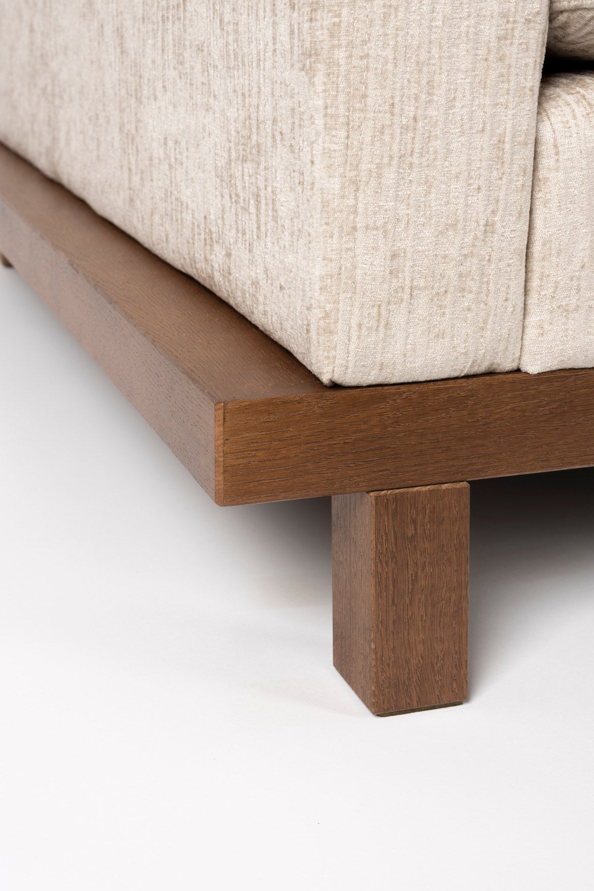 Sofa Blossom 3-Sitzer in Creme präsentiert im Onlineshop von KAQTU Design AG. 3er Sofa ist von Zuiver