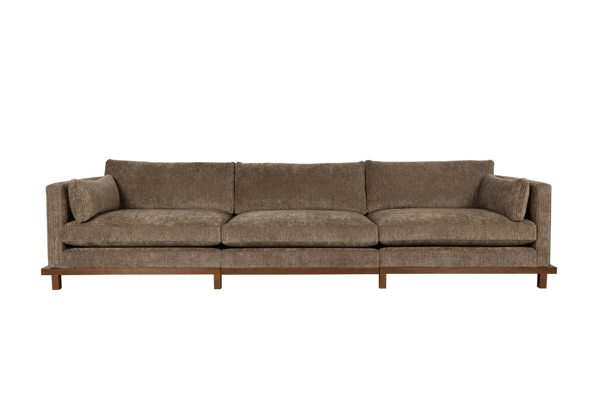 Sofa Blossom 4.5-Sitzer in Braun präsentiert im Onlineshop von KAQTU Design AG. 4er Sofa ist von Zuiver