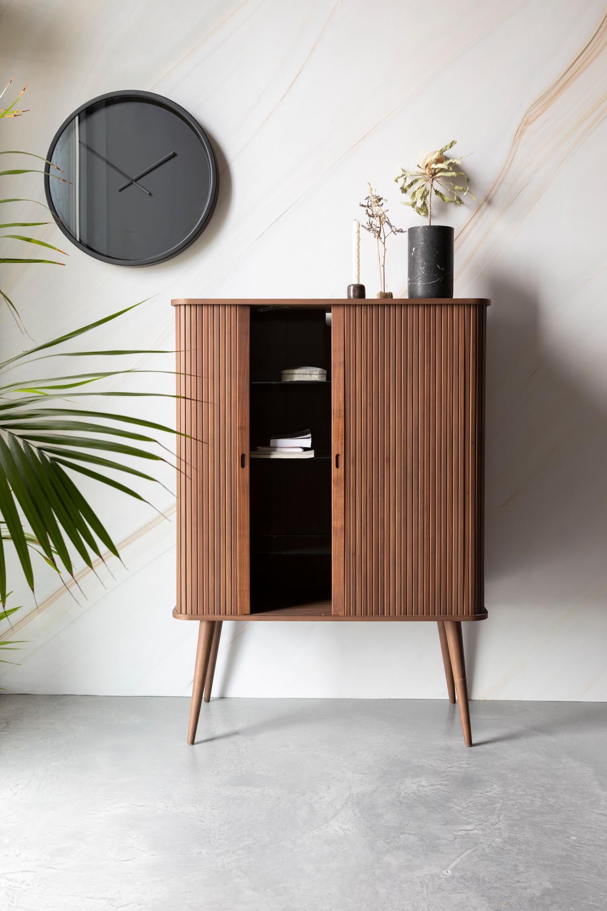 Sideboard Barbier in Braun präsentiert im Onlineshop von KAQTU Design AG. High-Sideboard ist von Zuiver