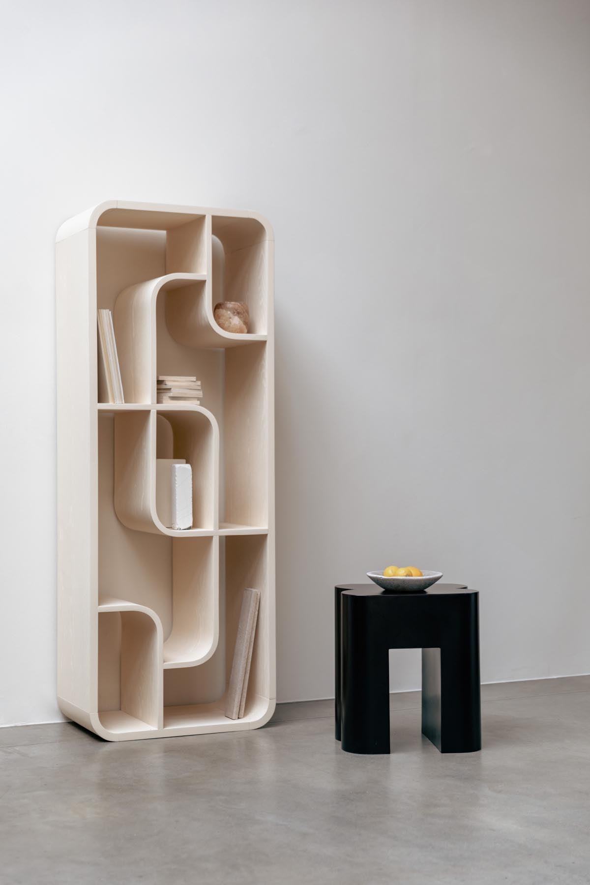 Seven Regal in Brown präsentiert im Onlineshop von KAQTU Design AG. Standregal ist von Zuiver