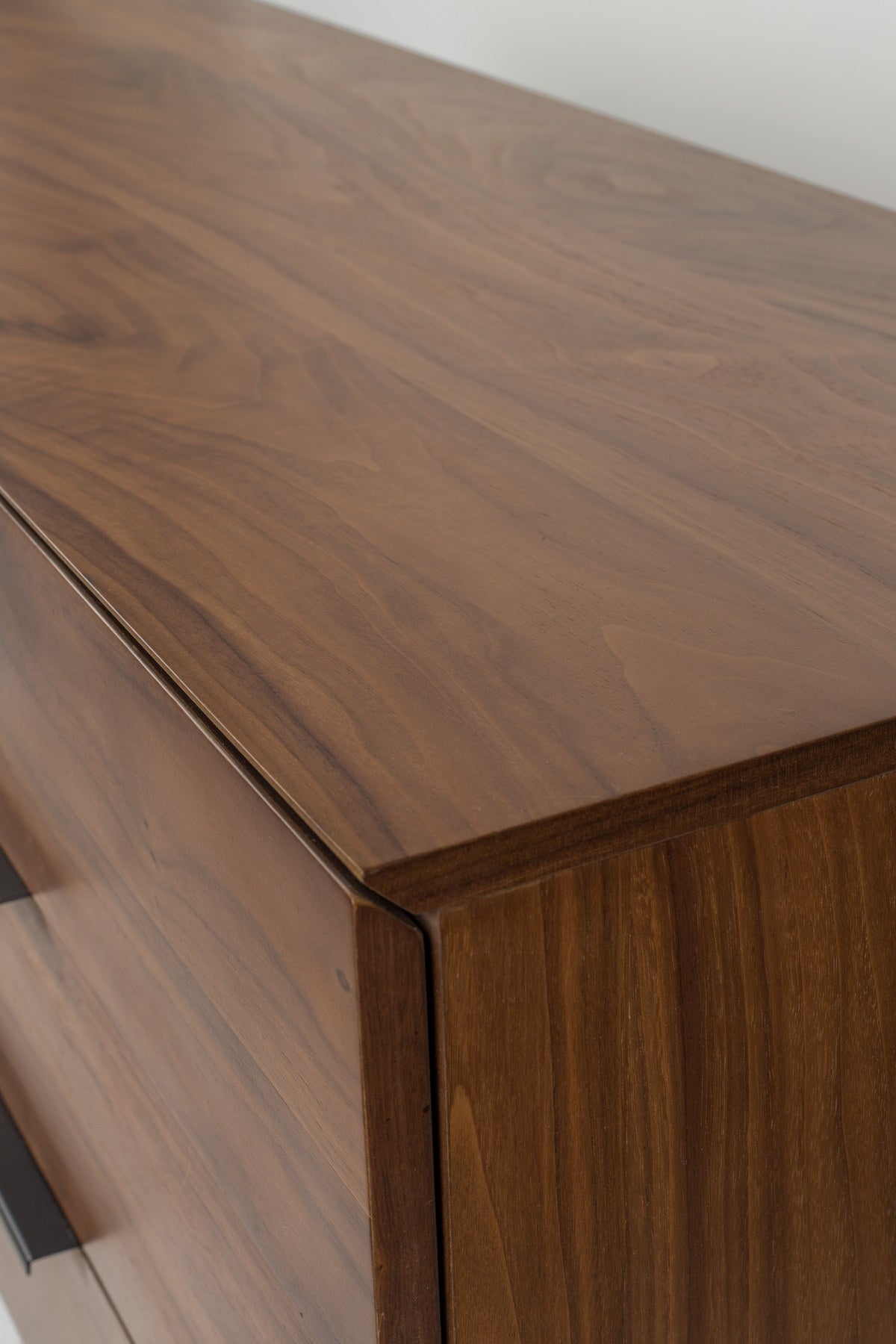 Sideboard Travis in Braun präsentiert im Onlineshop von KAQTU Design AG. Sideboard ist von Zuiver