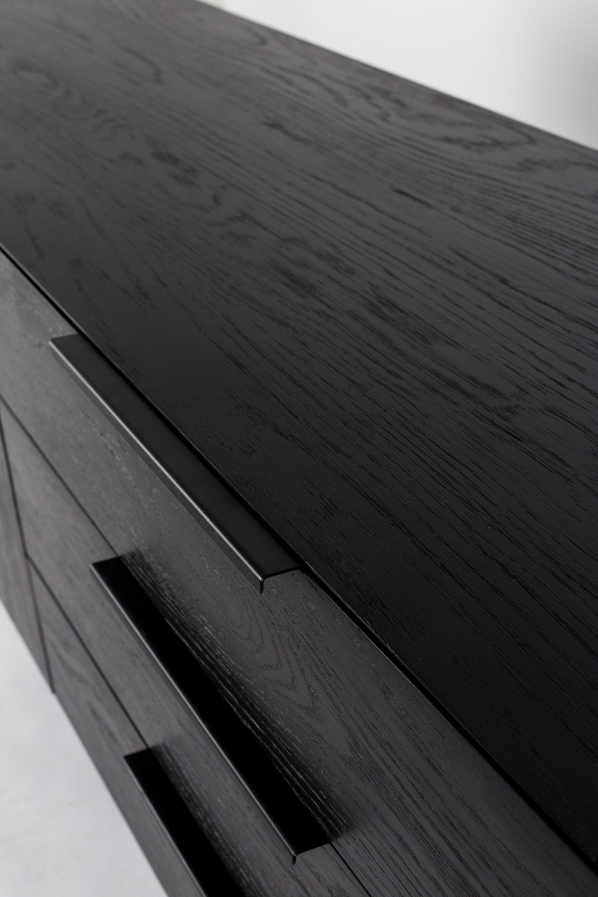 Sideboard Travis in Schwarz präsentiert im Onlineshop von KAQTU Design AG. Sideboard ist von Zuiver