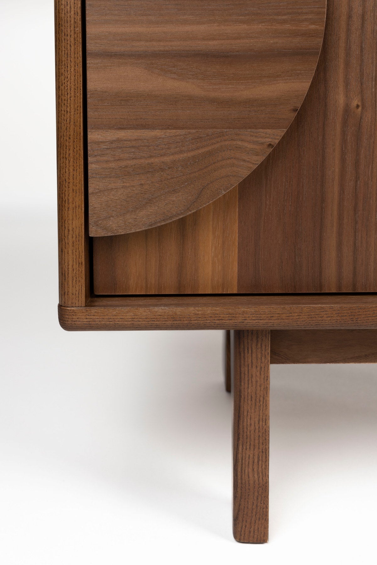 Sideboard Groove 3 Doors in Braun präsentiert im Onlineshop von KAQTU Design AG. Sideboard ist von Zuiver