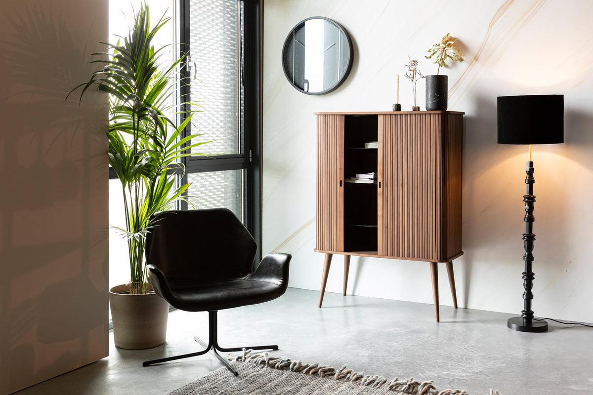 Stehleuchte Totem in Schwarz präsentiert im Onlineshop von KAQTU Design AG. Stehleuchte ist von Zuiver