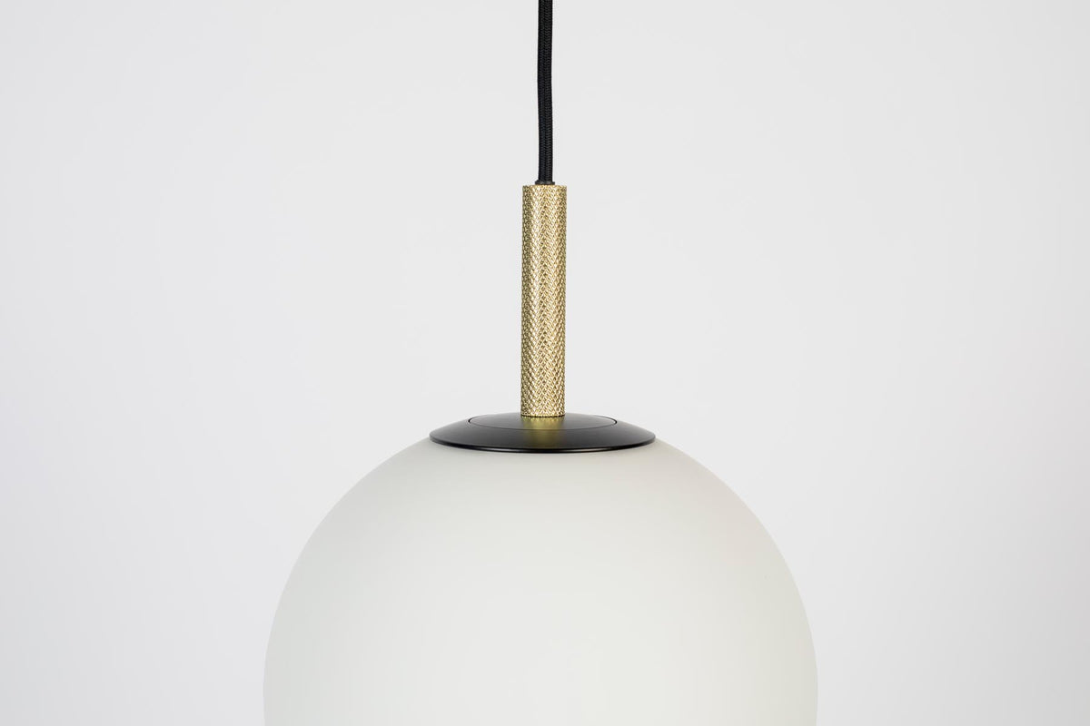 Pendellampe Orion in Weiss präsentiert im Onlineshop von KAQTU Design AG. Pendelleuchte ist von Zuiver