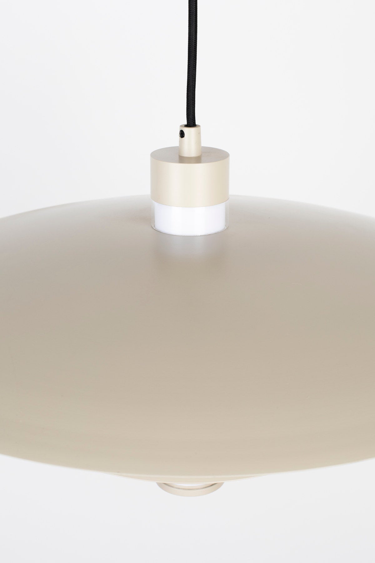 Cole Pendellampe in beige präsentiert im Onlineshop von KAQTU Design AG. Pendelleuchte ist von Zuiver