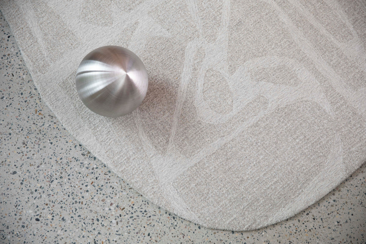Teppich Forms in Weiss präsentiert im Onlineshop von KAQTU Design AG. Teppich ist von Zuiver