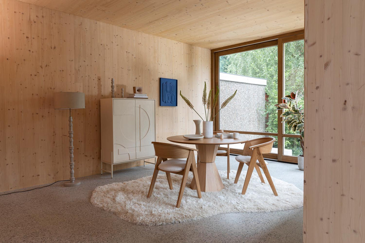 Beige Wollteppich Tasty von Zuiver mit organischer Form, hochflorige Oberseite und Rückseite aus Jute, im Innenbereich.