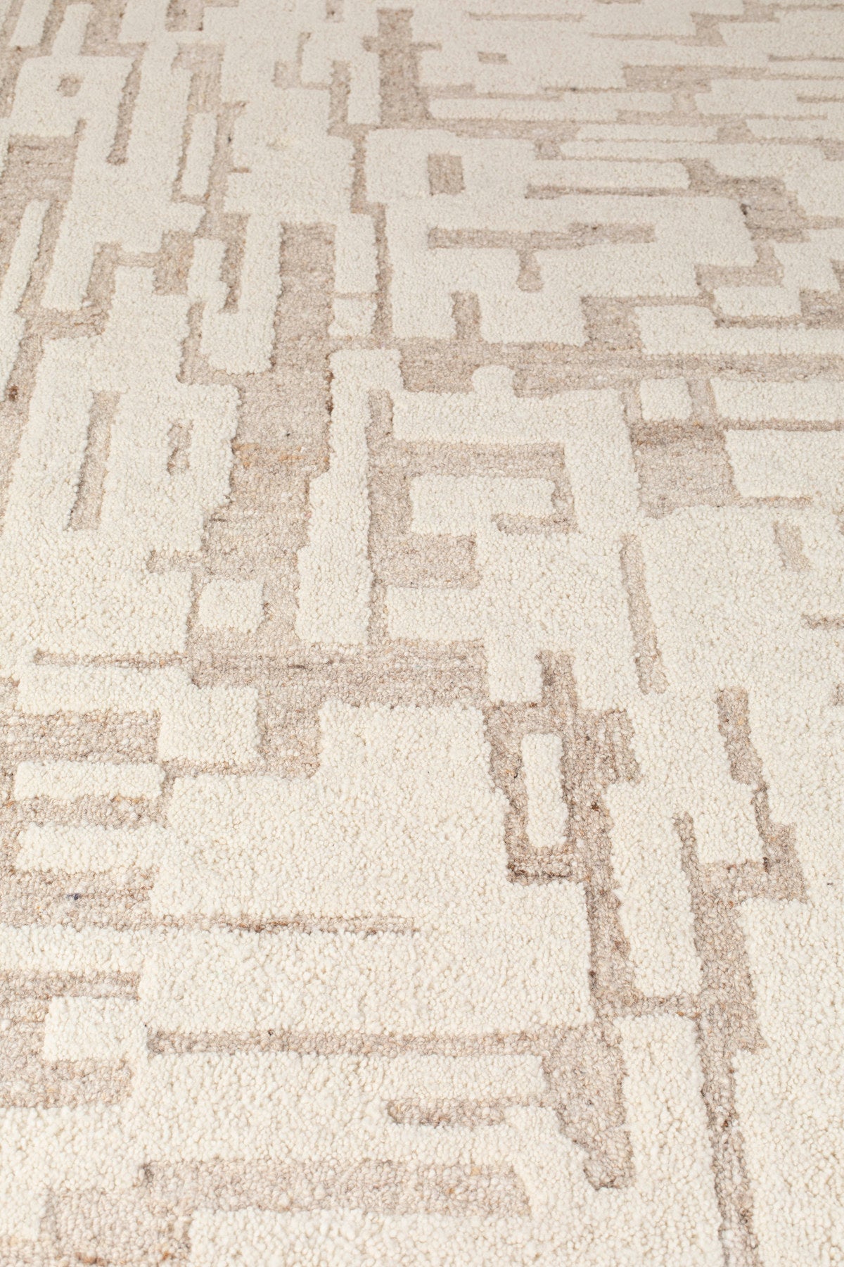 Hills Teppich 160x230 in beige präsentiert im Onlineshop von KAQTU Design AG. Teppich ist von Zuiver