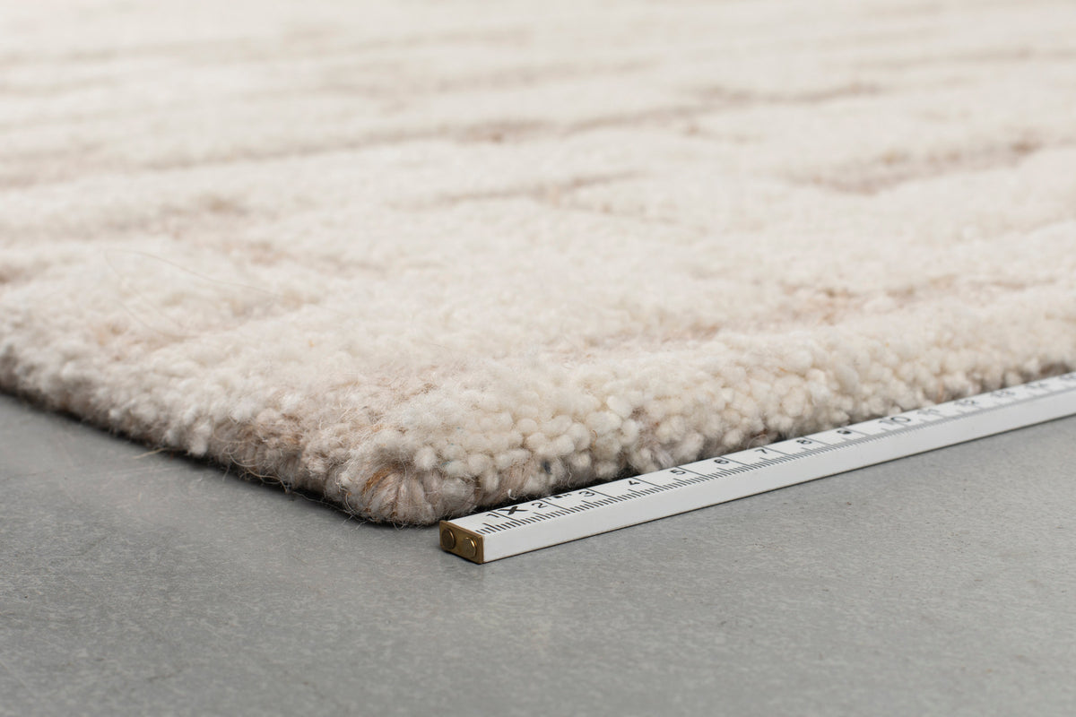 Beiger Teppich Hills von Zuiver, rechteckig, handgewebt aus Wolle und Polyester