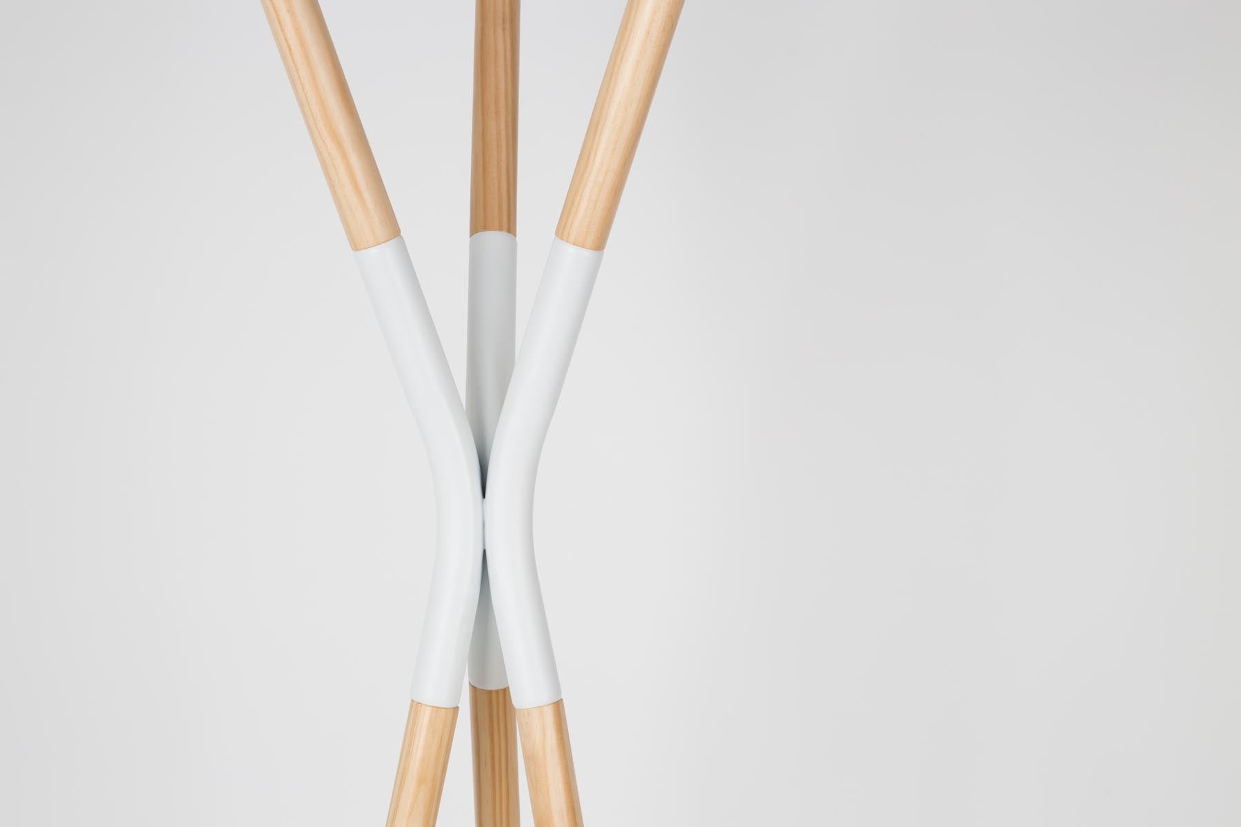 Garderobenständer Pinnacle in Weiss präsentiert im Onlineshop von KAQTU Design AG. Kleiderständer ist von Zuiver