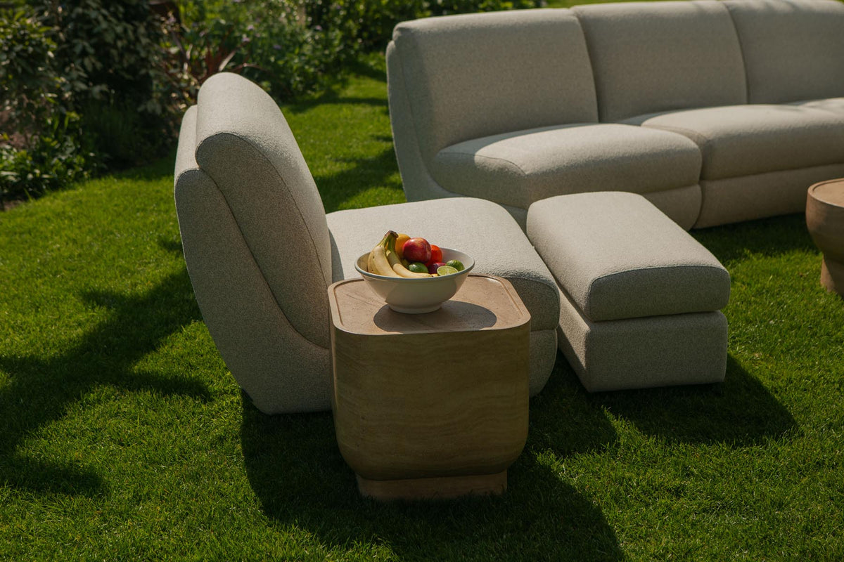 Mississippi Outdoor Hocker in beige präsentiert im Onlineshop von KAQTU Design AG. Hocker Outdoor ist von Zuiver