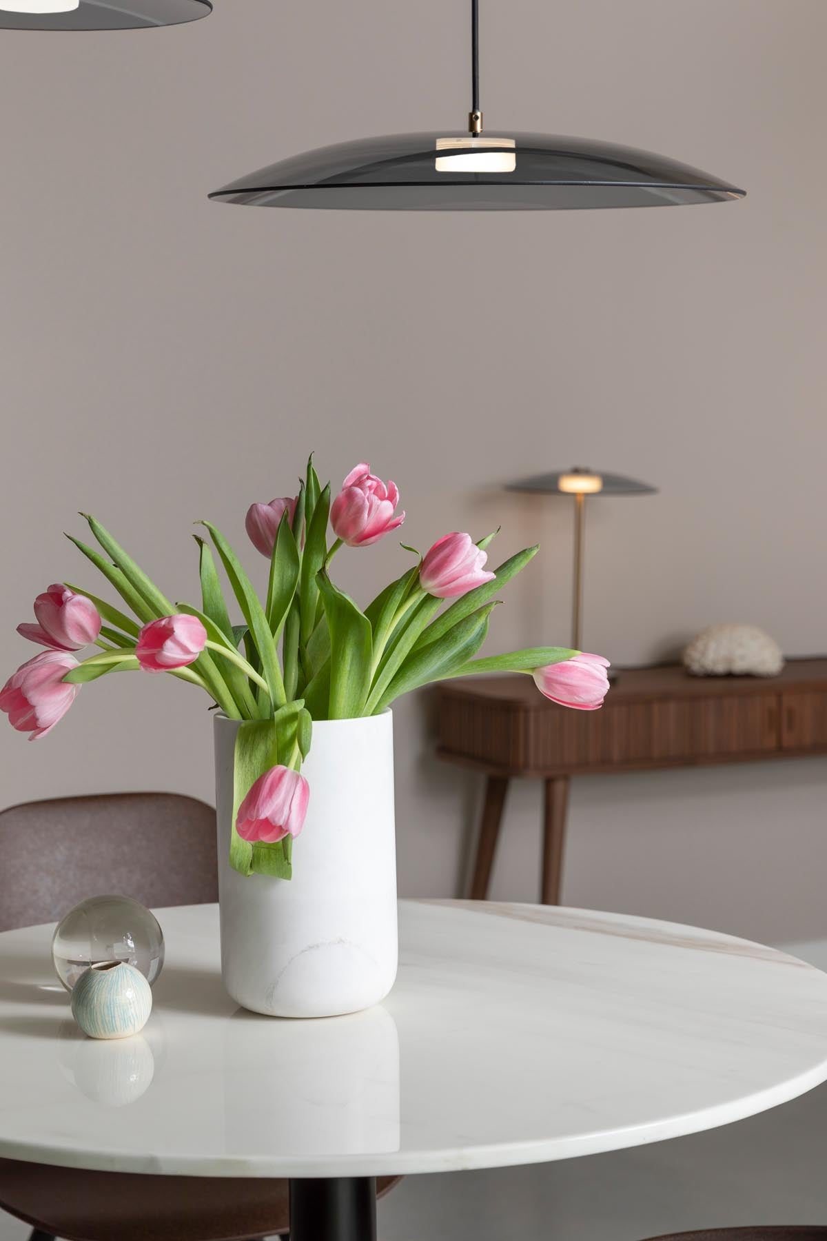 Vase Fajen in Weiss präsentiert im Onlineshop von KAQTU Design AG. Vase ist von Zuiver