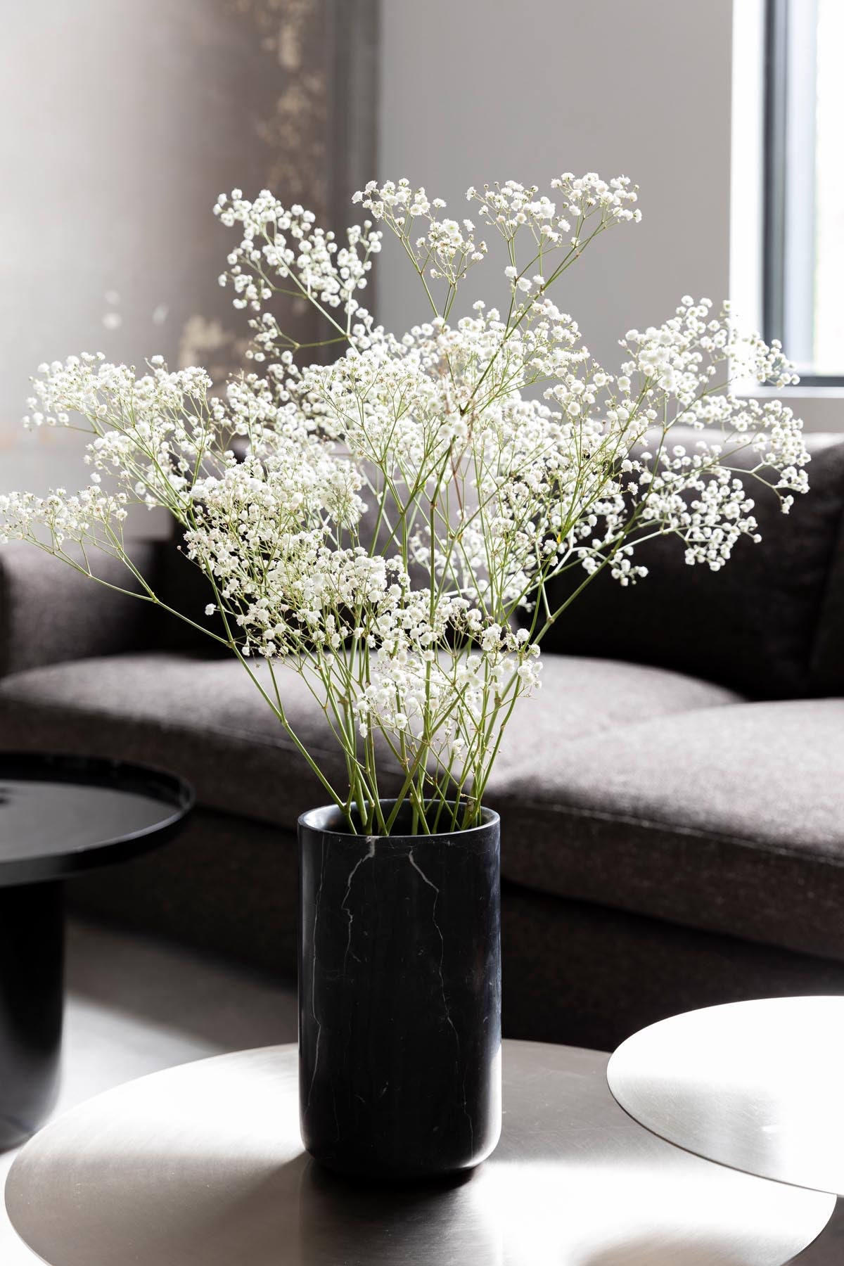 Vase Fajen in Schwarz präsentiert im Onlineshop von KAQTU Design AG. Vase ist von Zuiver