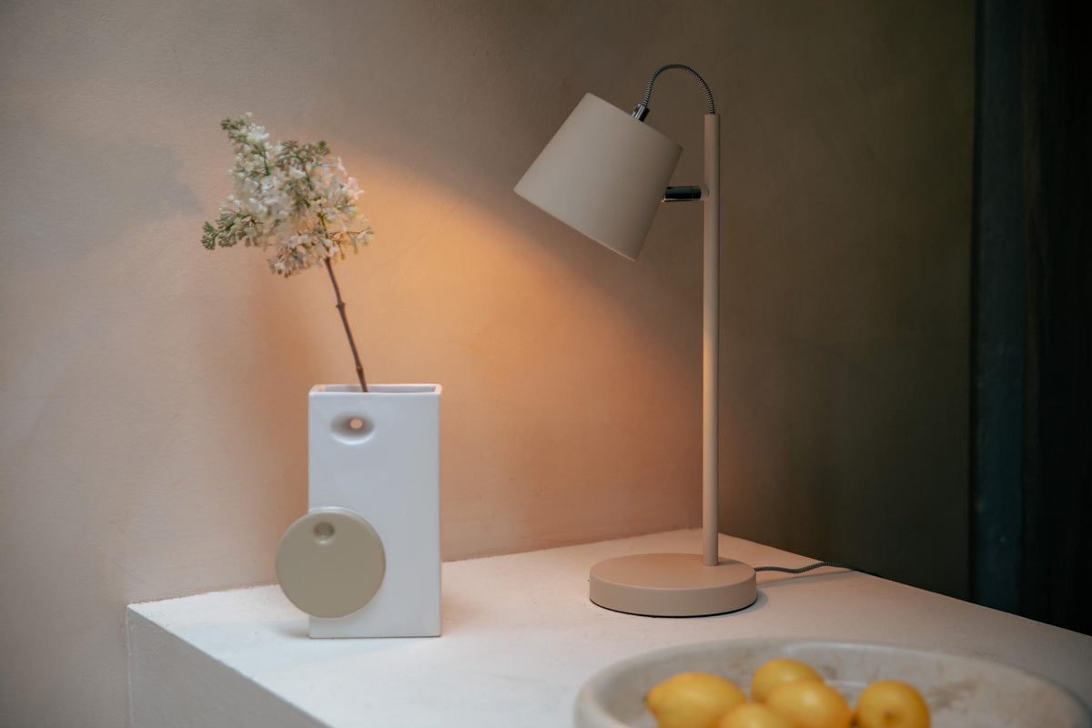 Bloomer Vase in beige präsentiert im Onlineshop von KAQTU Design AG. Vase ist von Zuiver