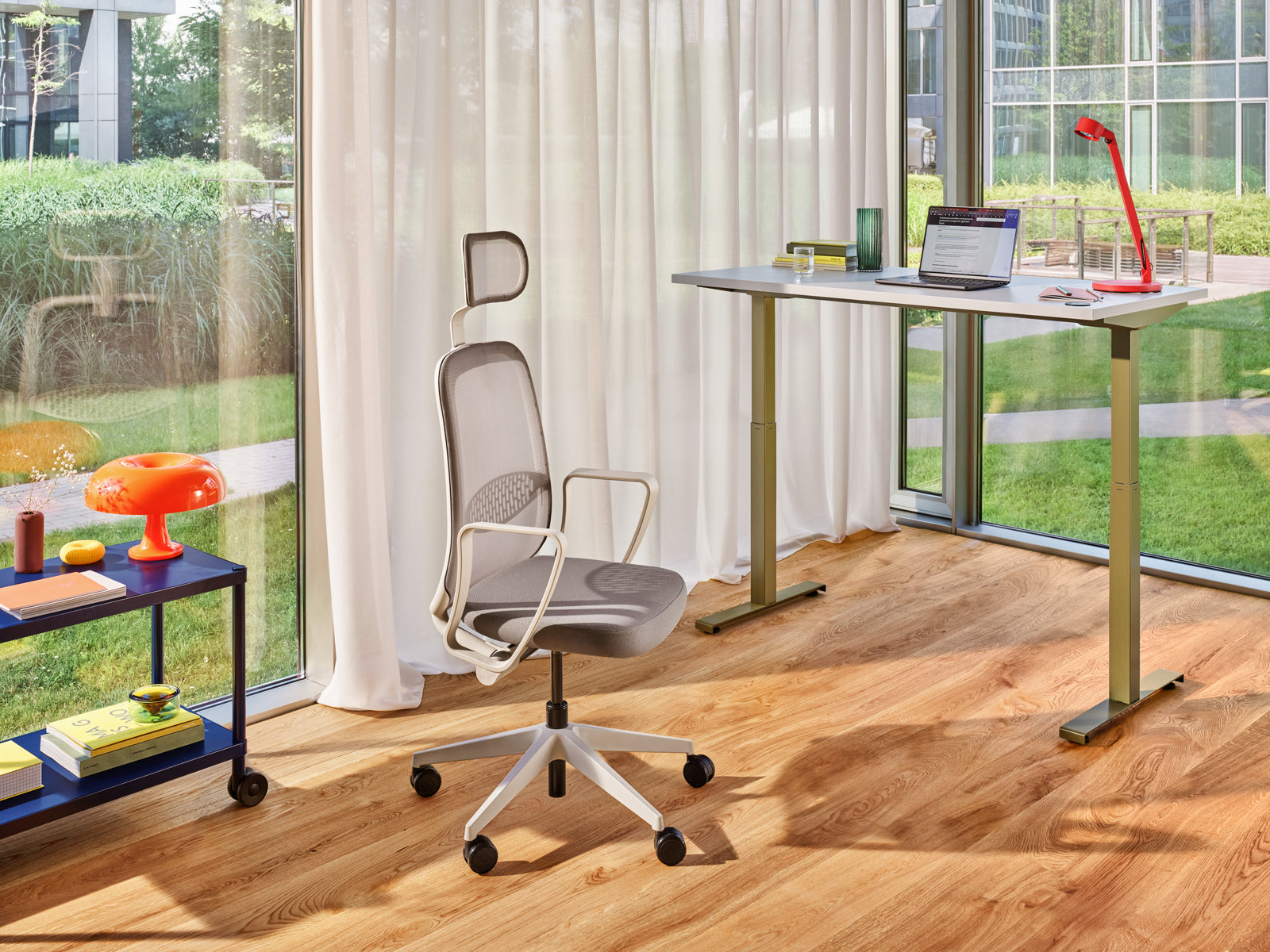 Astro ASR01 - Bürostuhl in präsentiert im Onlineshop von KAQTU Design AG. Bürostuhl ist von Mdd