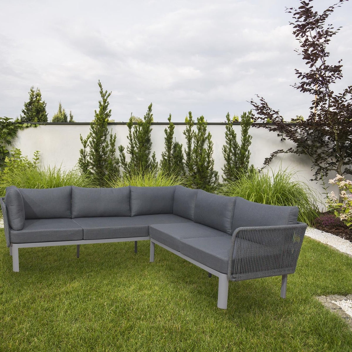 Madrid von Be Garden: Lounge mit Holzakzenten