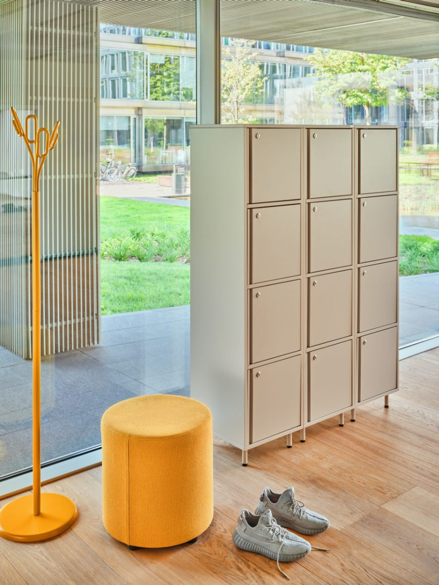 Clip CP01 - Kleiderständer in Ziegelrot präsentiert im Onlineshop von KAQTU Design AG. Kleiderständer ist von Mdd