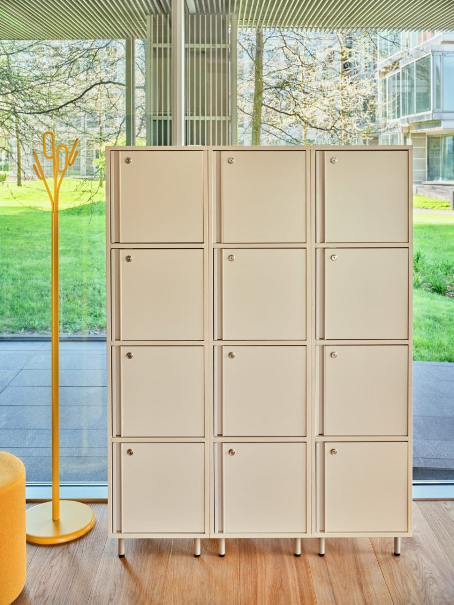 Locker Plus LKP53 - Locker-Typ Schließfachschrank in Rot präsentiert im Onlineshop von KAQTU Design AG. Büroschrank ist von Mdd