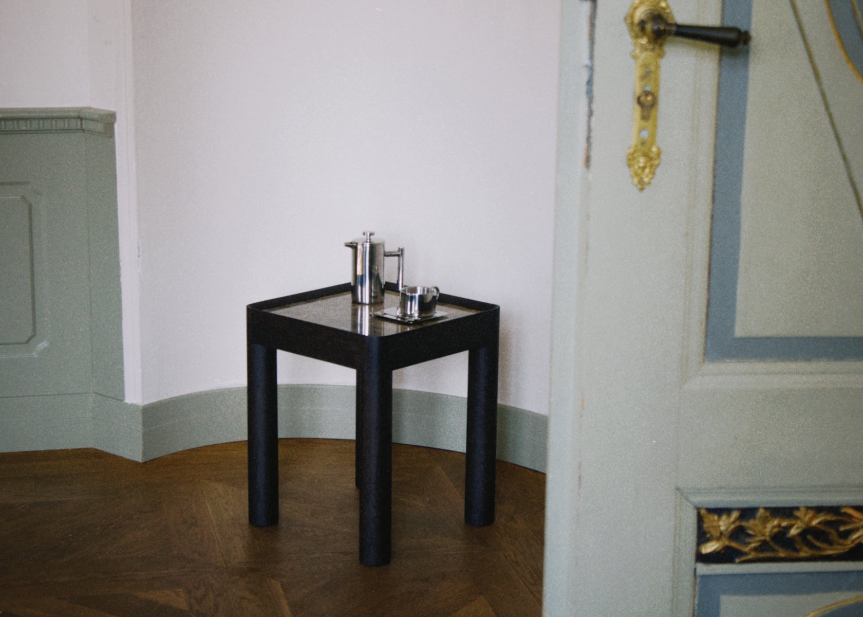 Inset ISTS41 - Beistelltisch in Weiss präsentiert im Onlineshop von KAQTU Design AG. Beistelltisch ist von Tamo