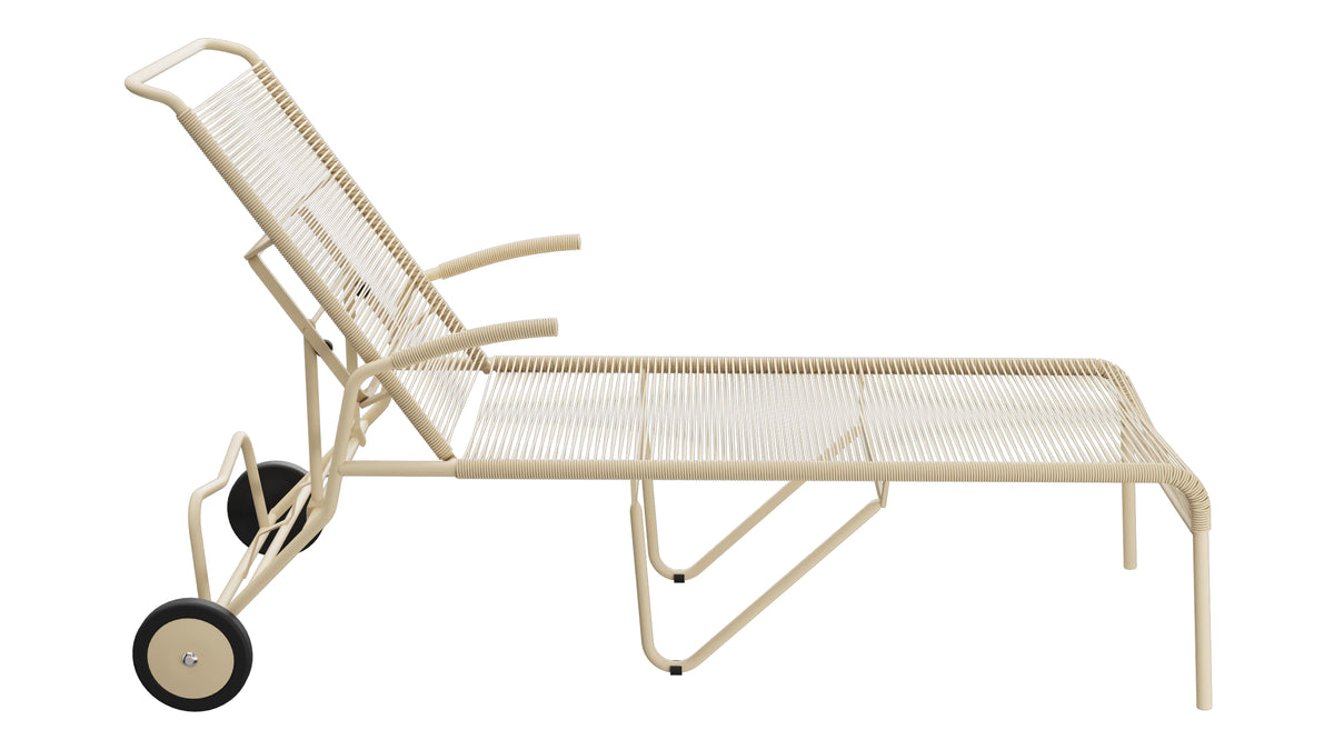 Säntis Spaghetti-Rollenliege in Pastellbraun präsentiert im Onlineshop von KAQTU Design AG. Liegestuhl ist von Schaffner